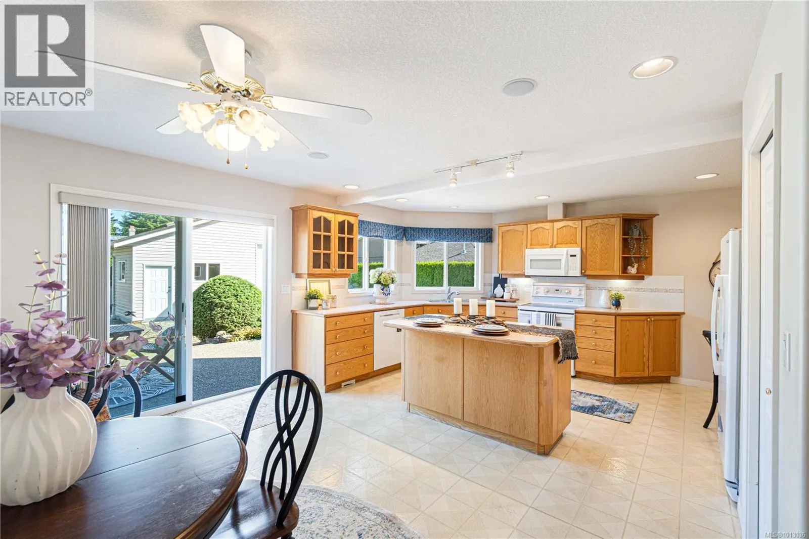 587 Hawthorne Rise