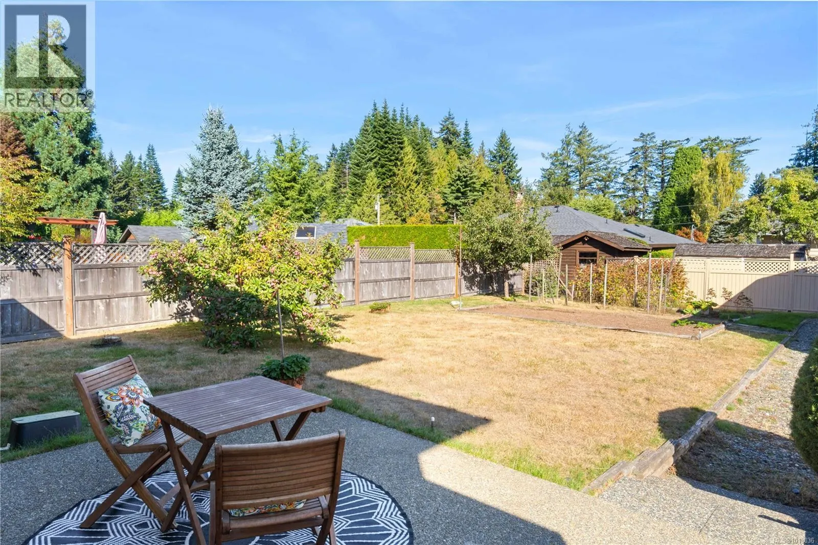 587 Hawthorne Rise