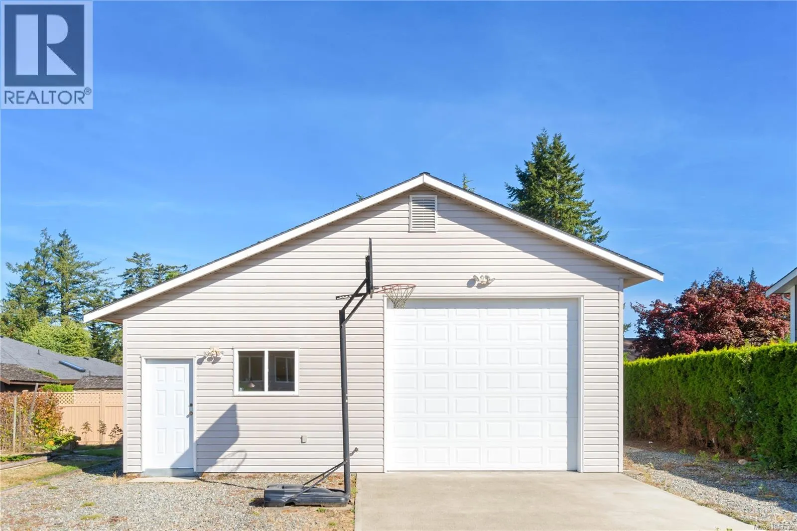 587 Hawthorne Rise