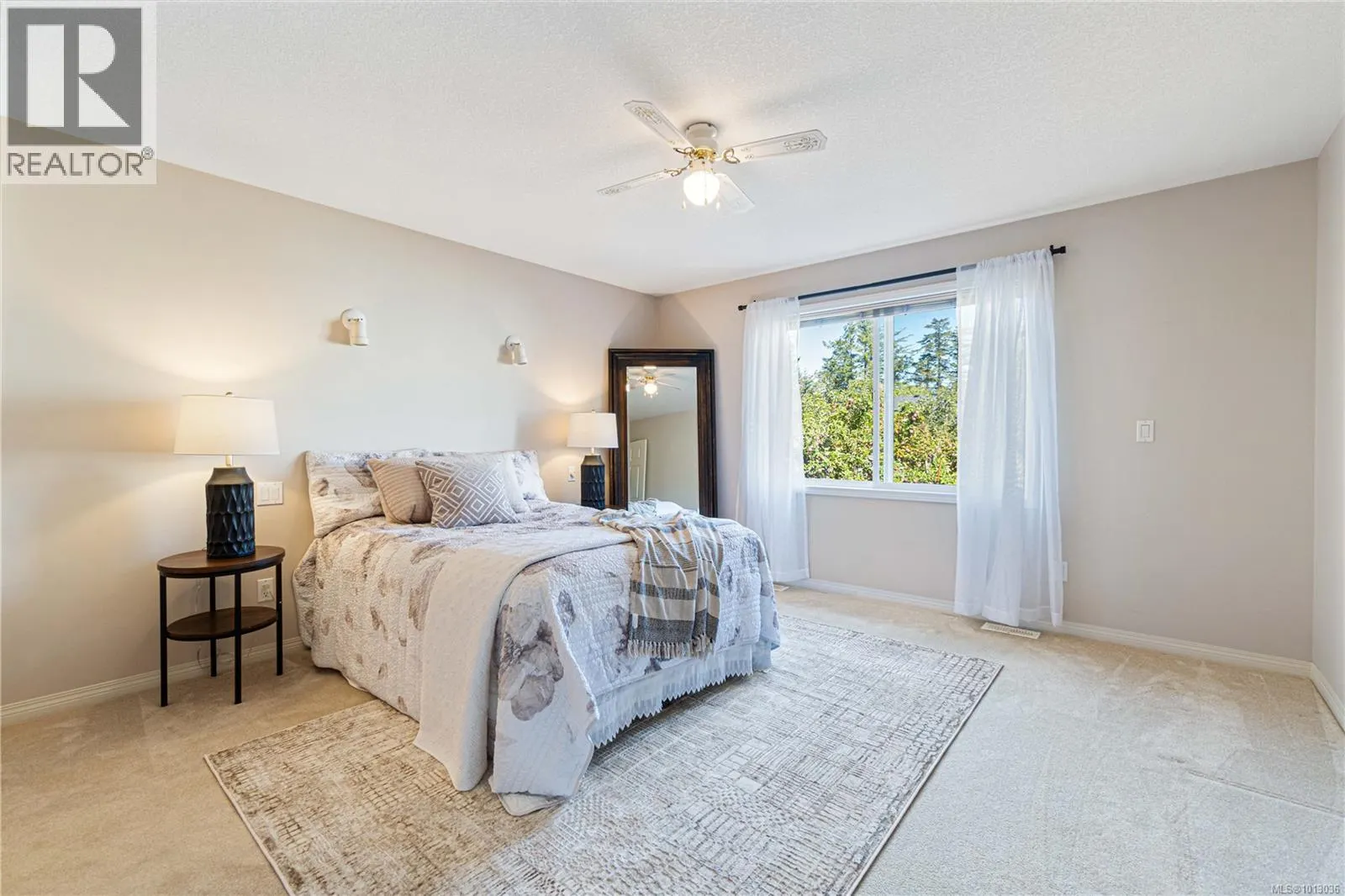 587 Hawthorne Rise