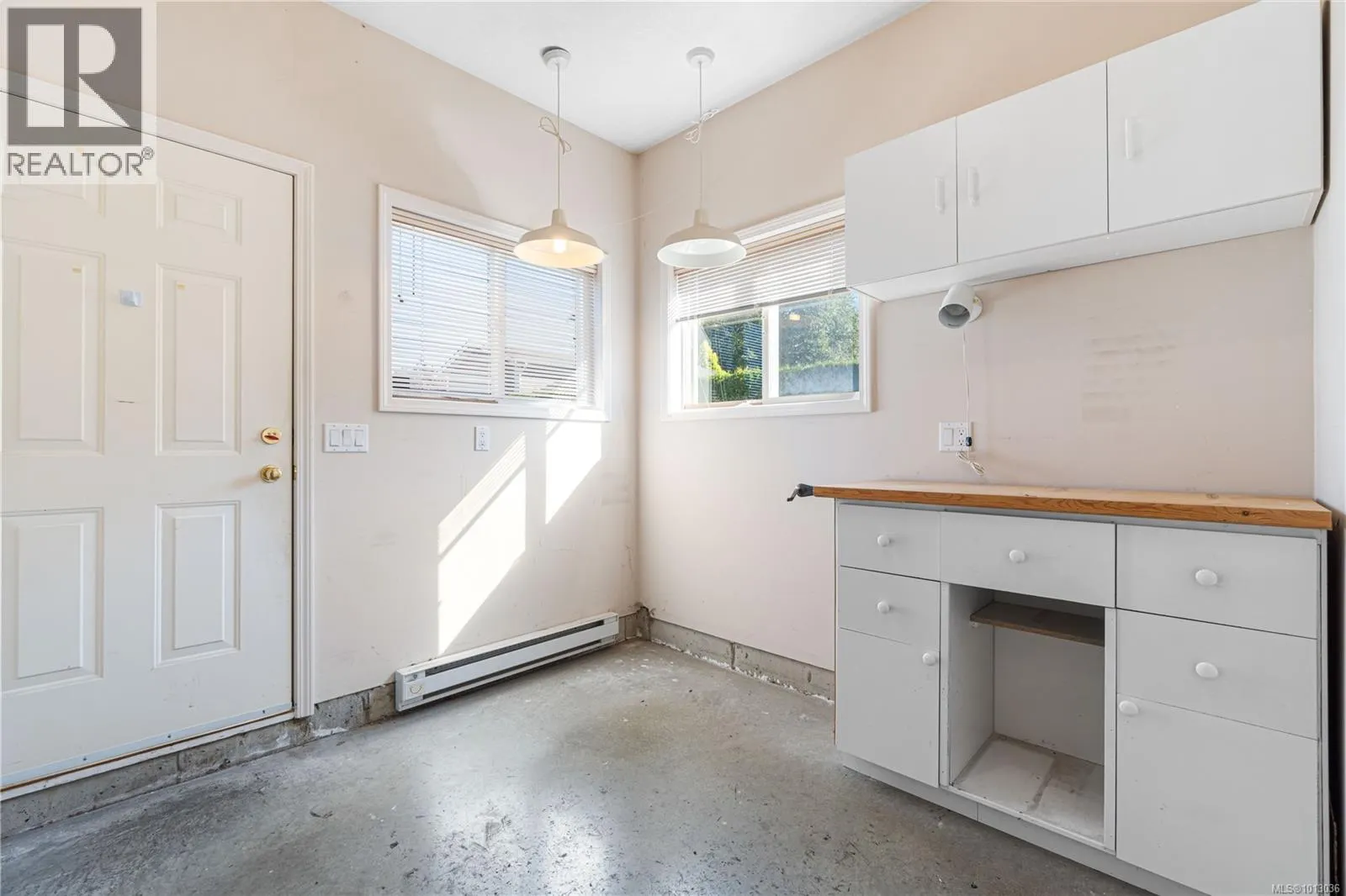 587 Hawthorne Rise