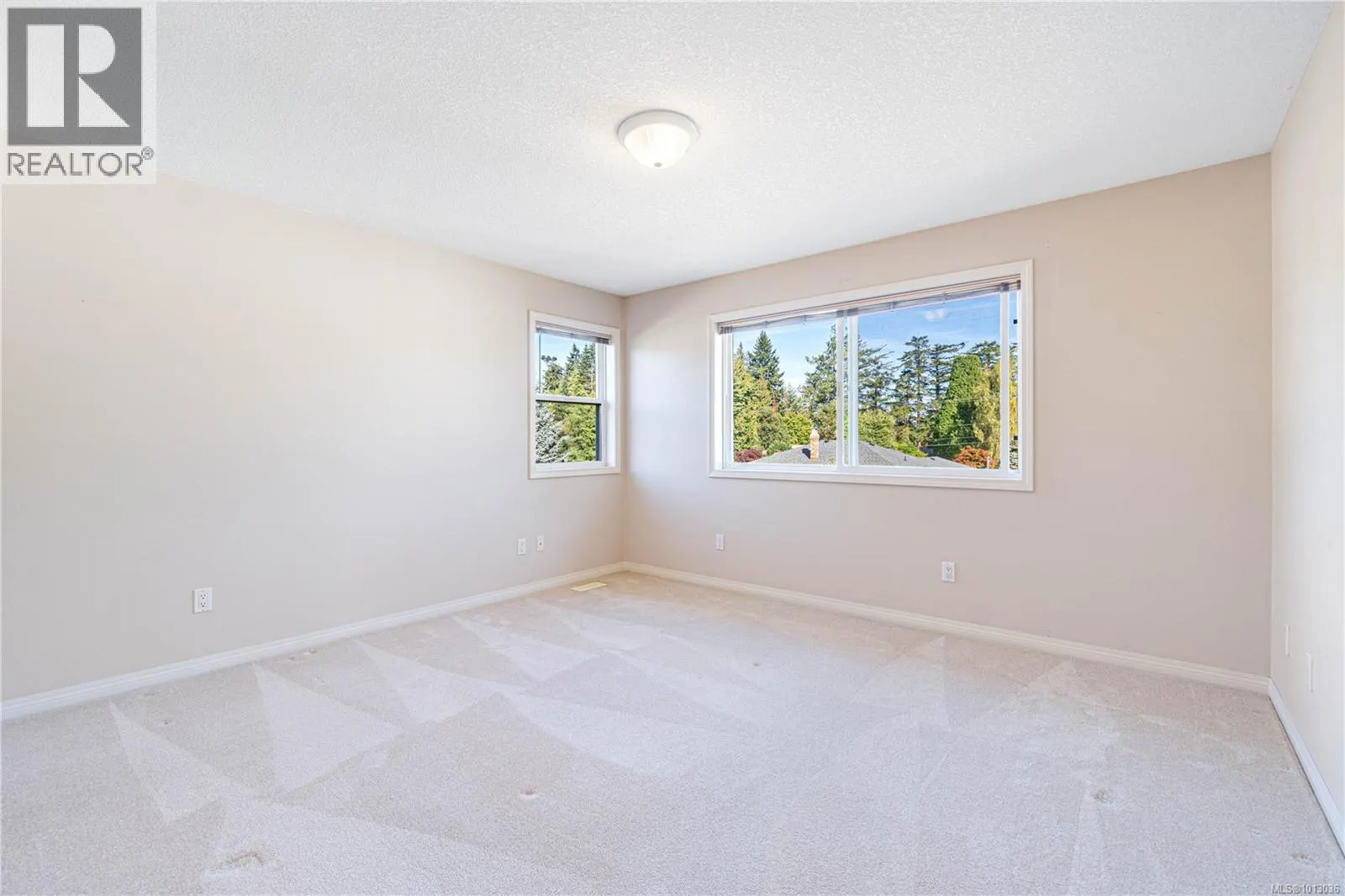 587 Hawthorne Rise