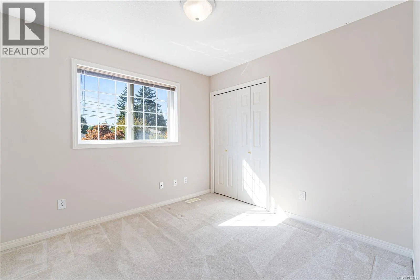 587 Hawthorne Rise