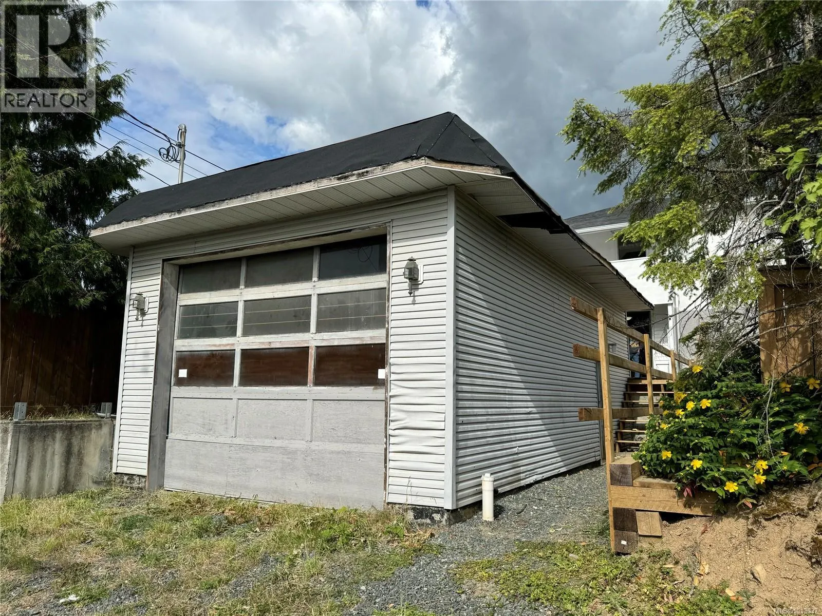 4052 9th Ave