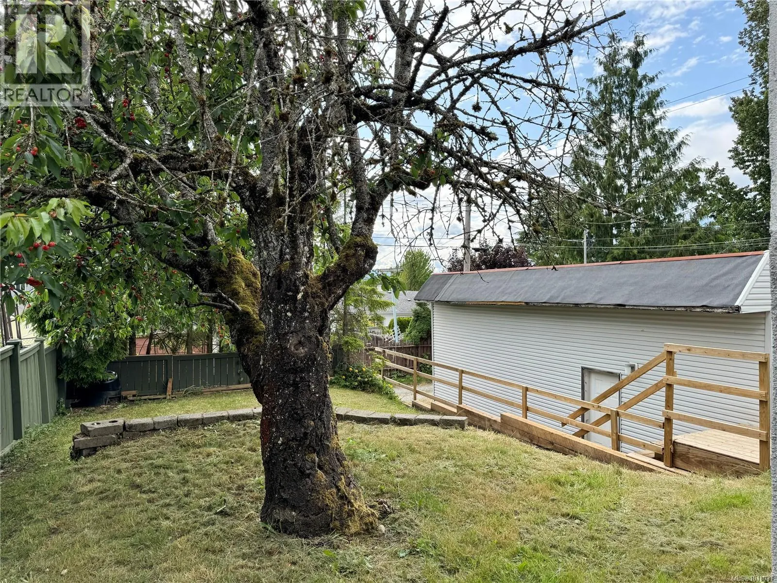 4052 9th Ave