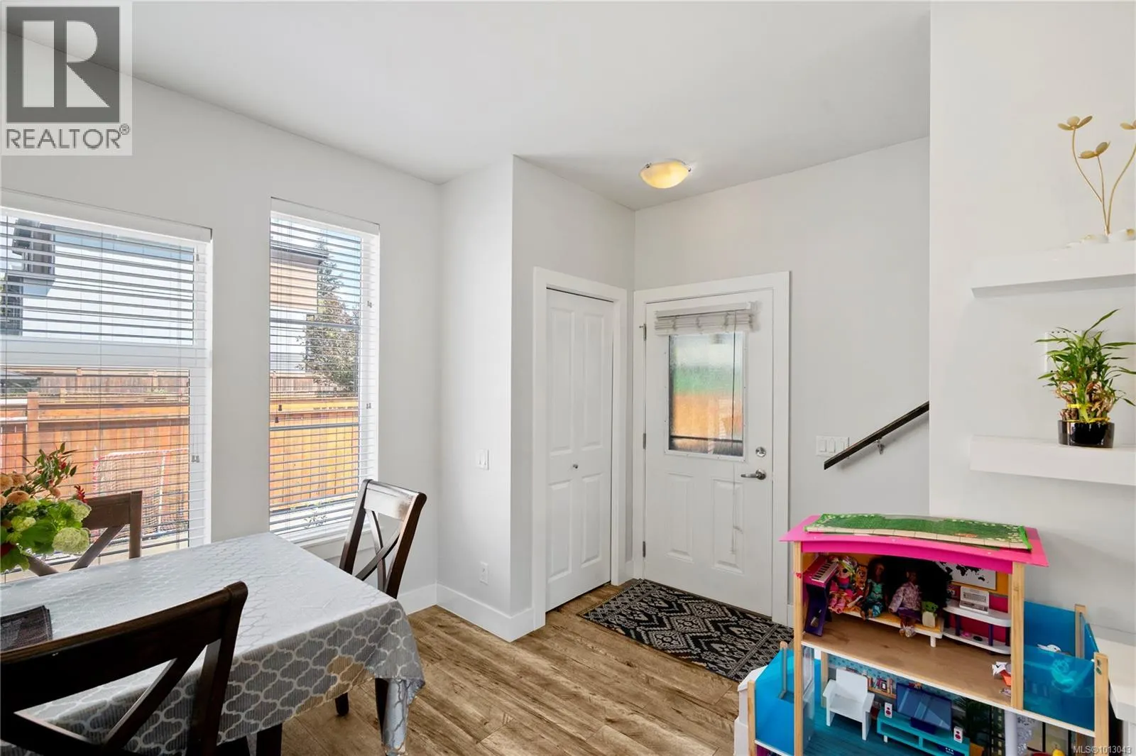 701 Strandlund Ave
