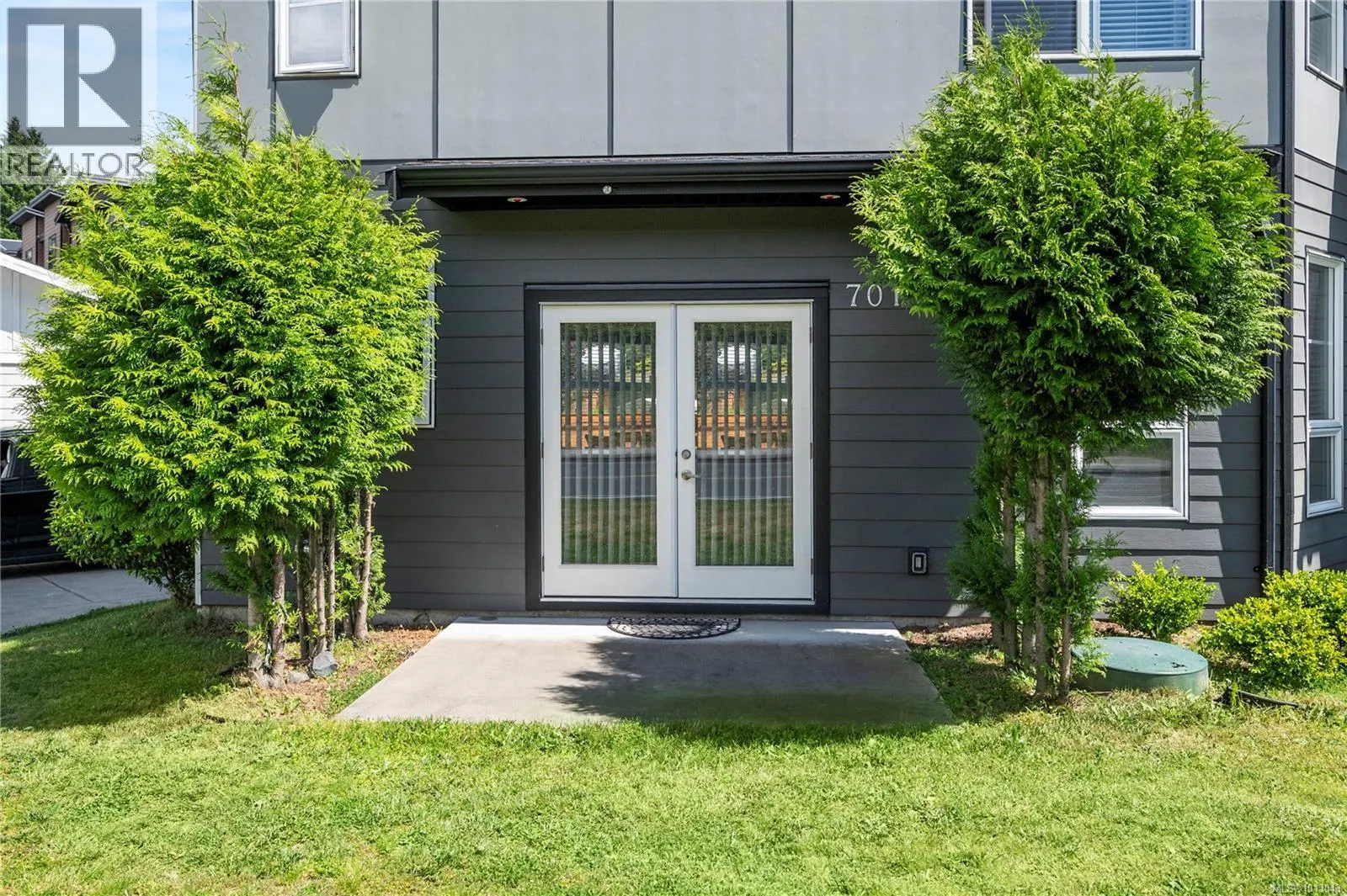 701 Strandlund Ave