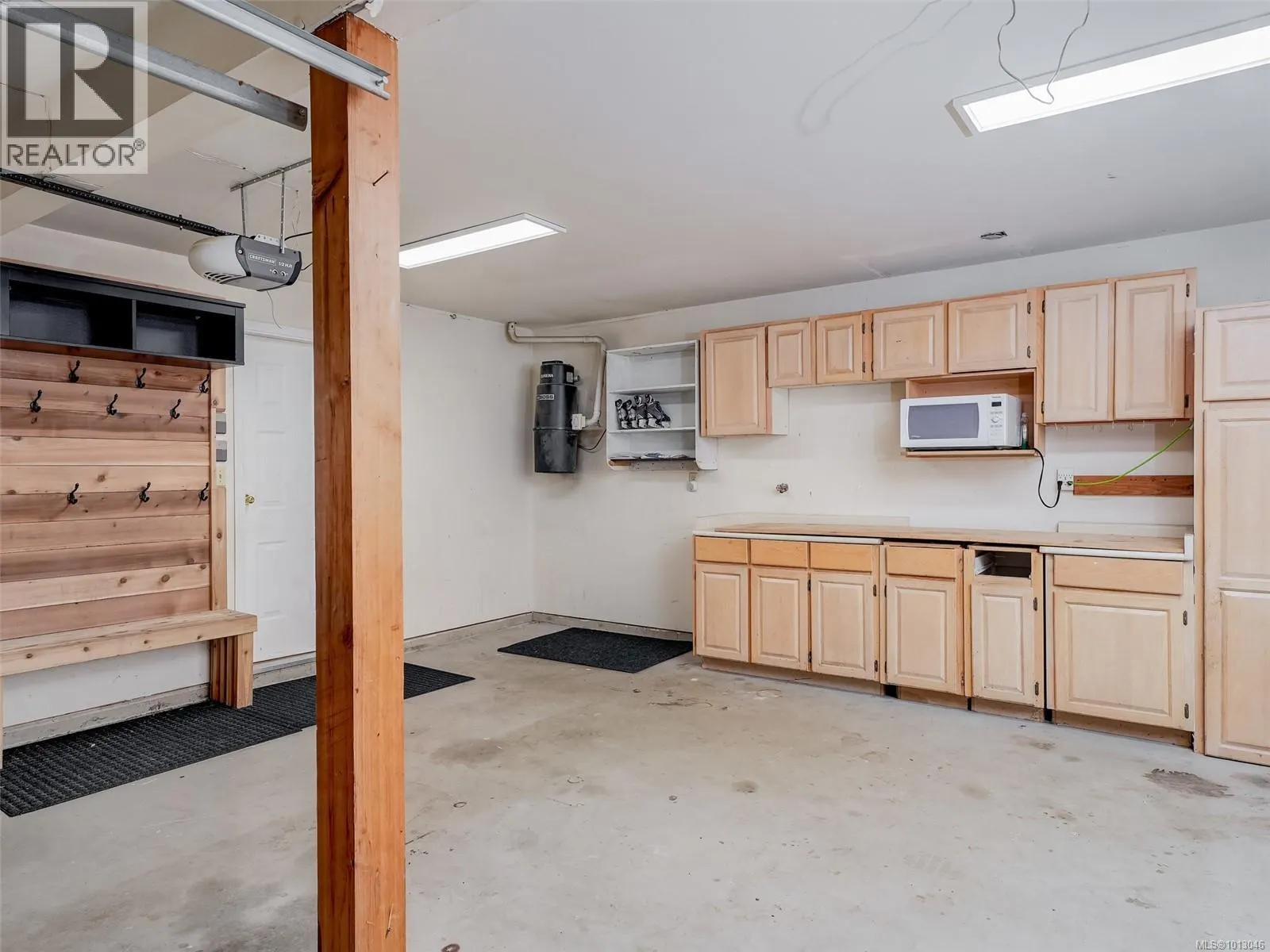 2567 Wilcox Terr
