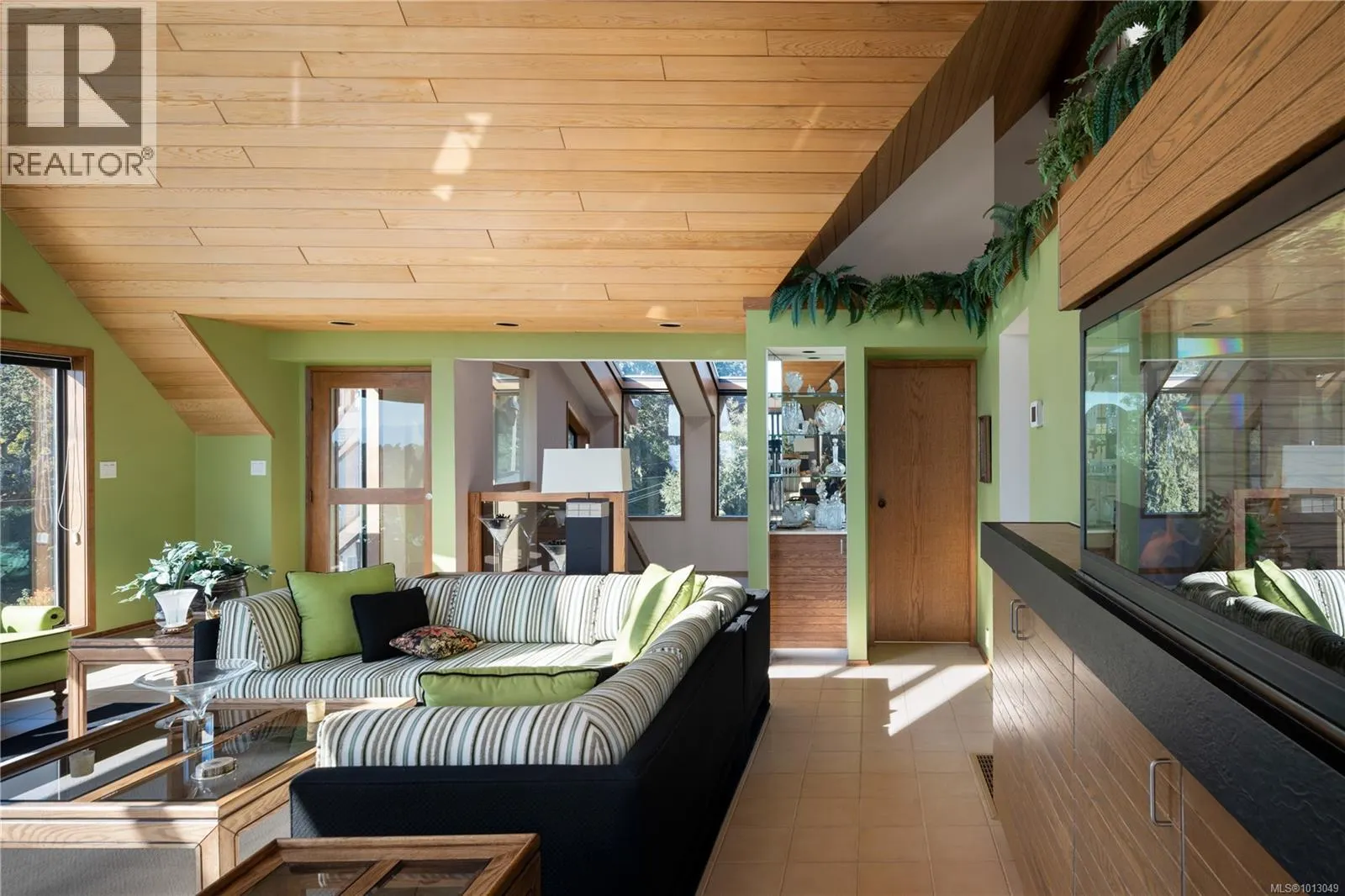 711 Robleda Cres