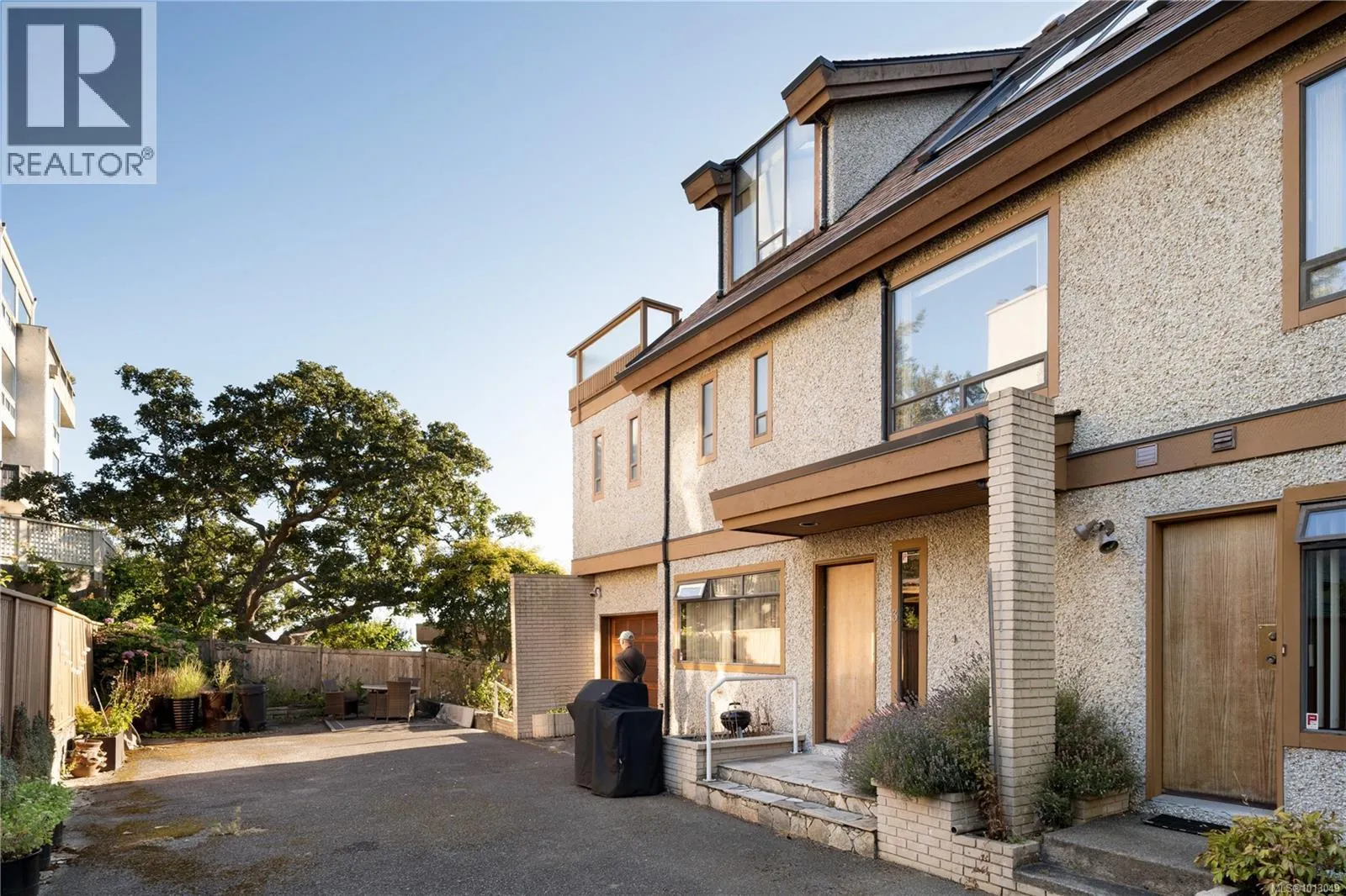 711 Robleda Cres