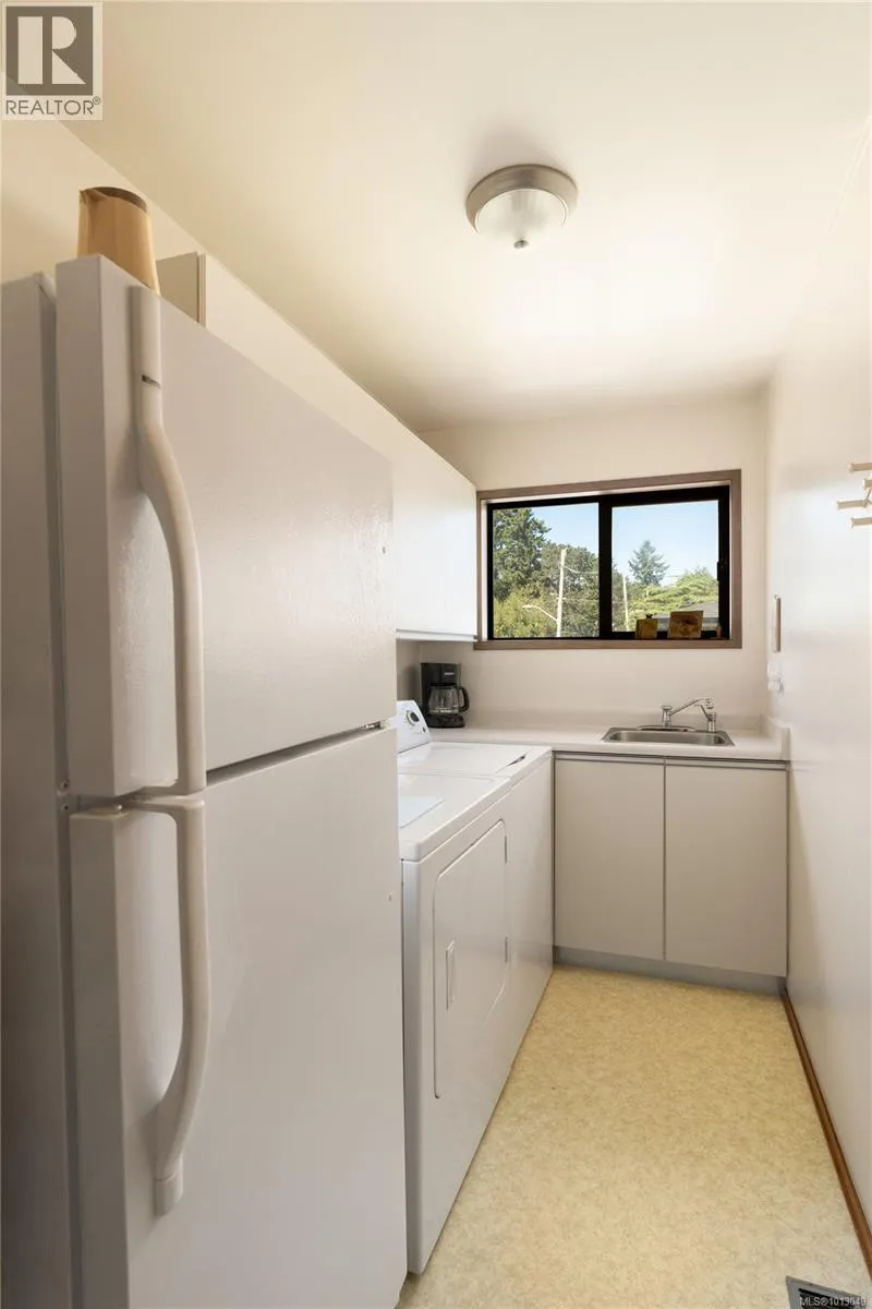 711 Robleda Cres