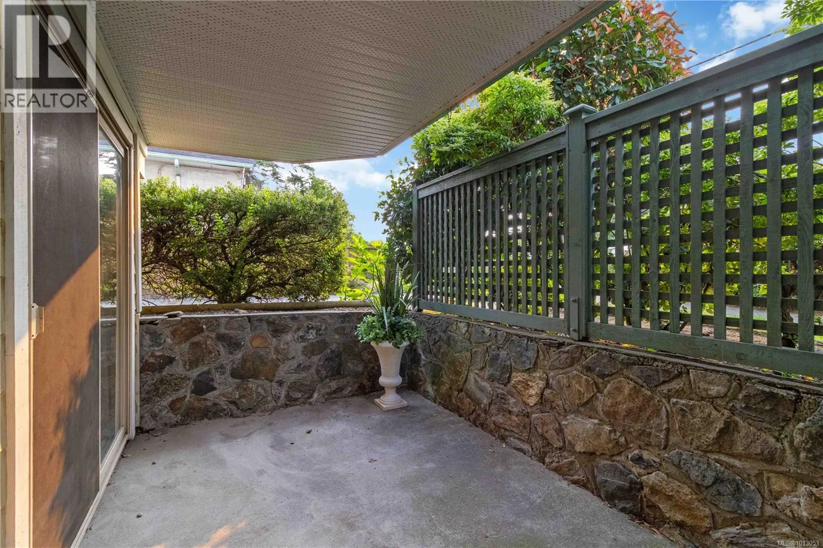 104 3157 Tillicum Rd