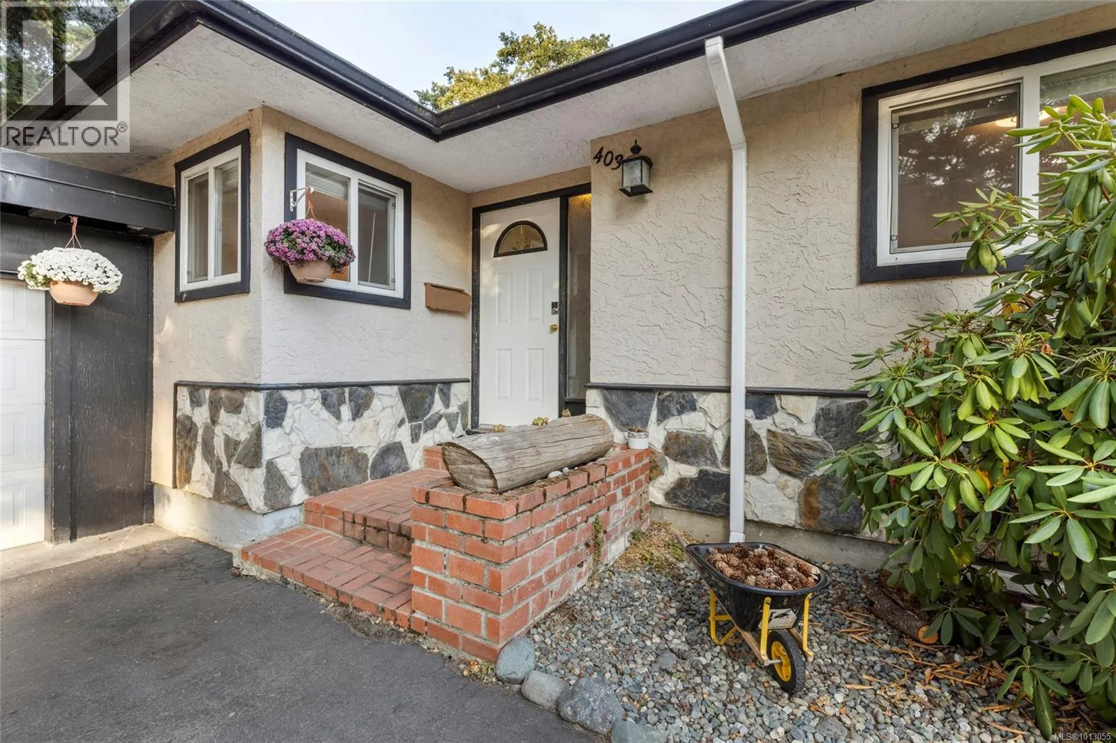 4037 Zinnia Rd