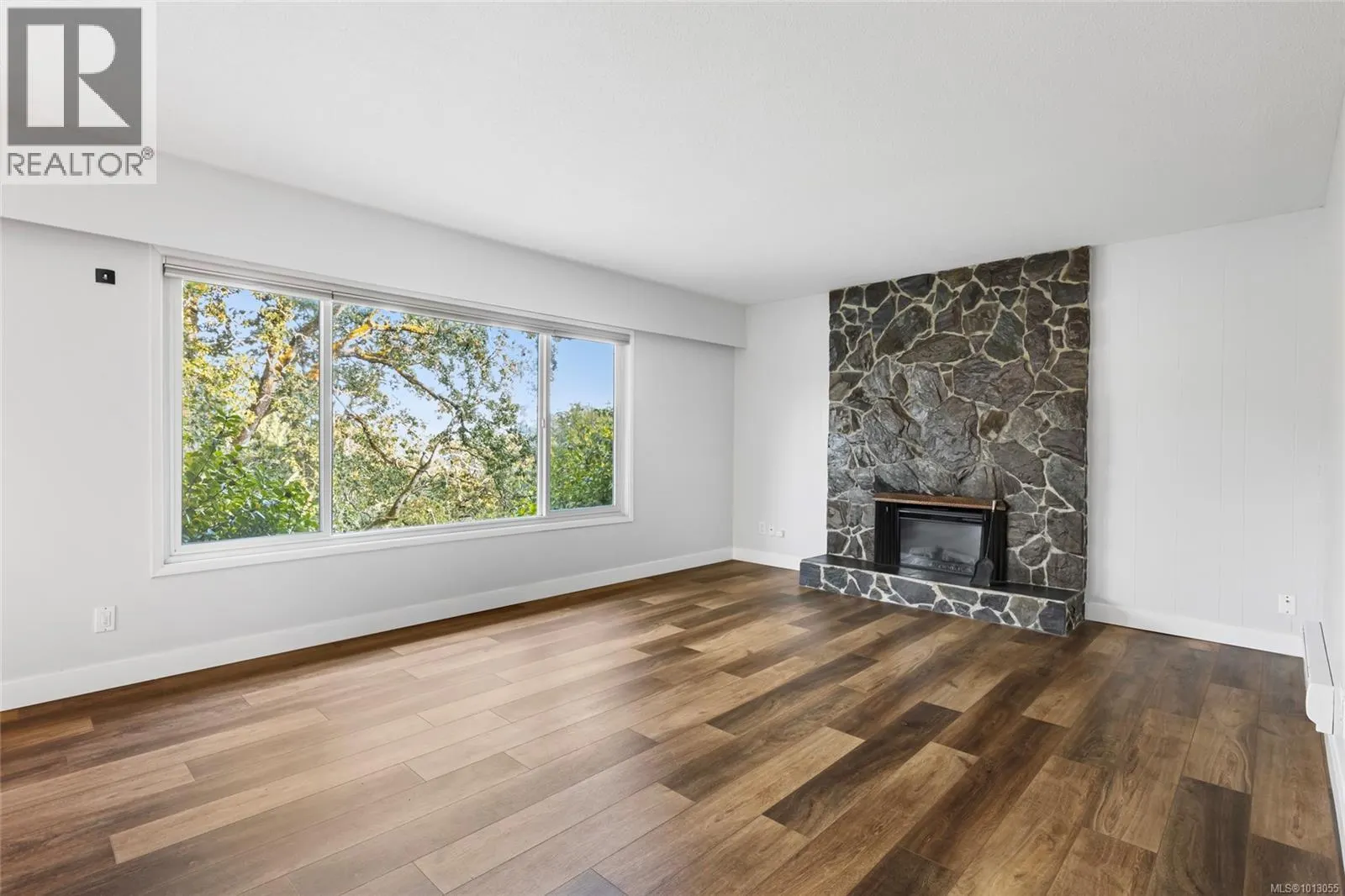 4037 Zinnia Rd