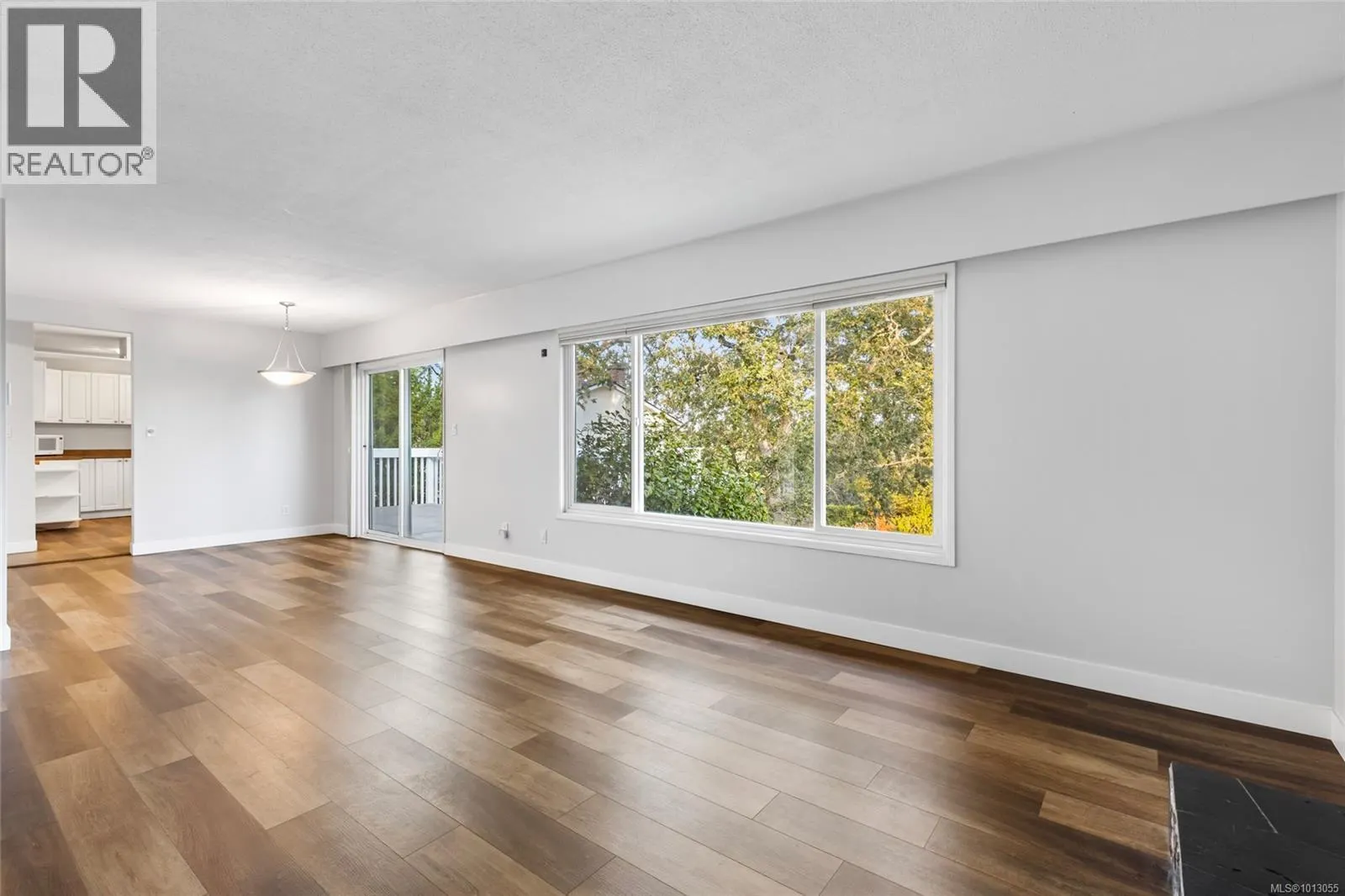 4037 Zinnia Rd