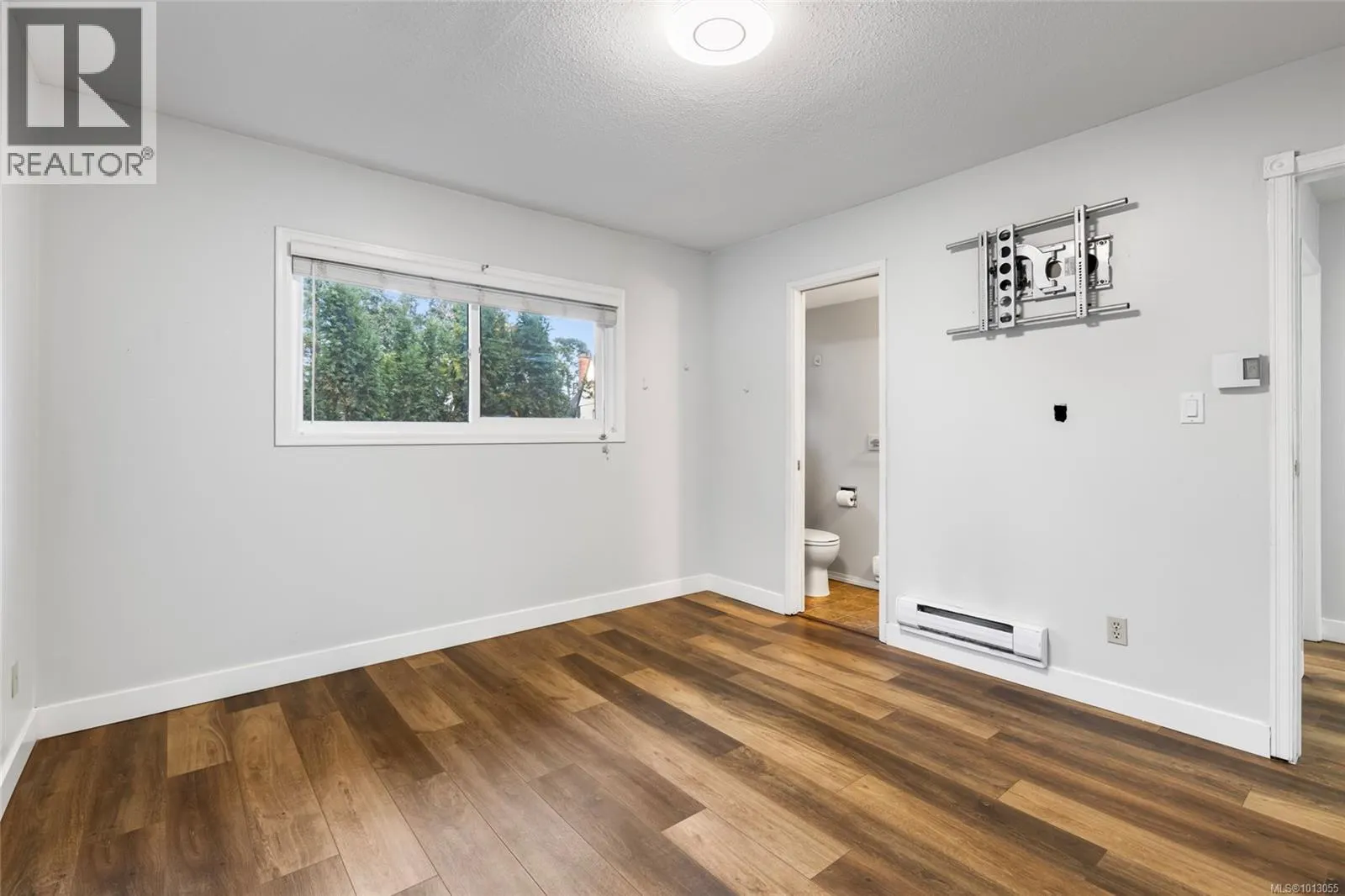 4037 Zinnia Rd
