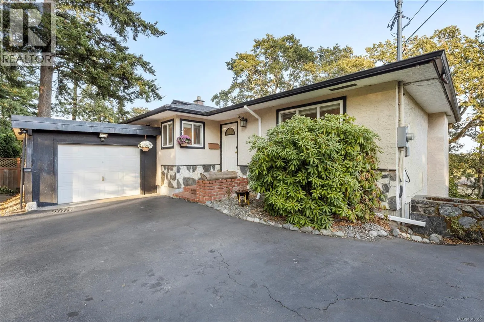 4037 Zinnia Rd