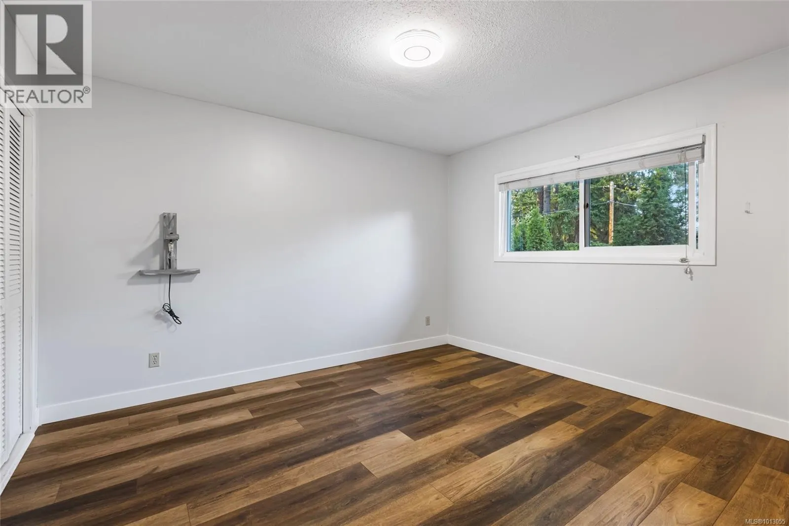 4037 Zinnia Rd