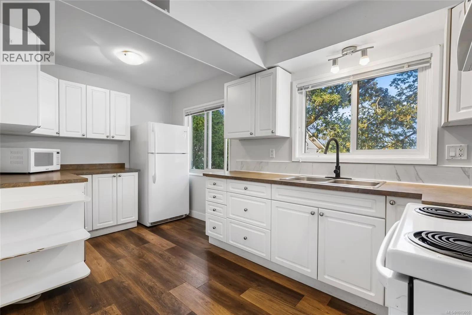 4037 Zinnia Rd