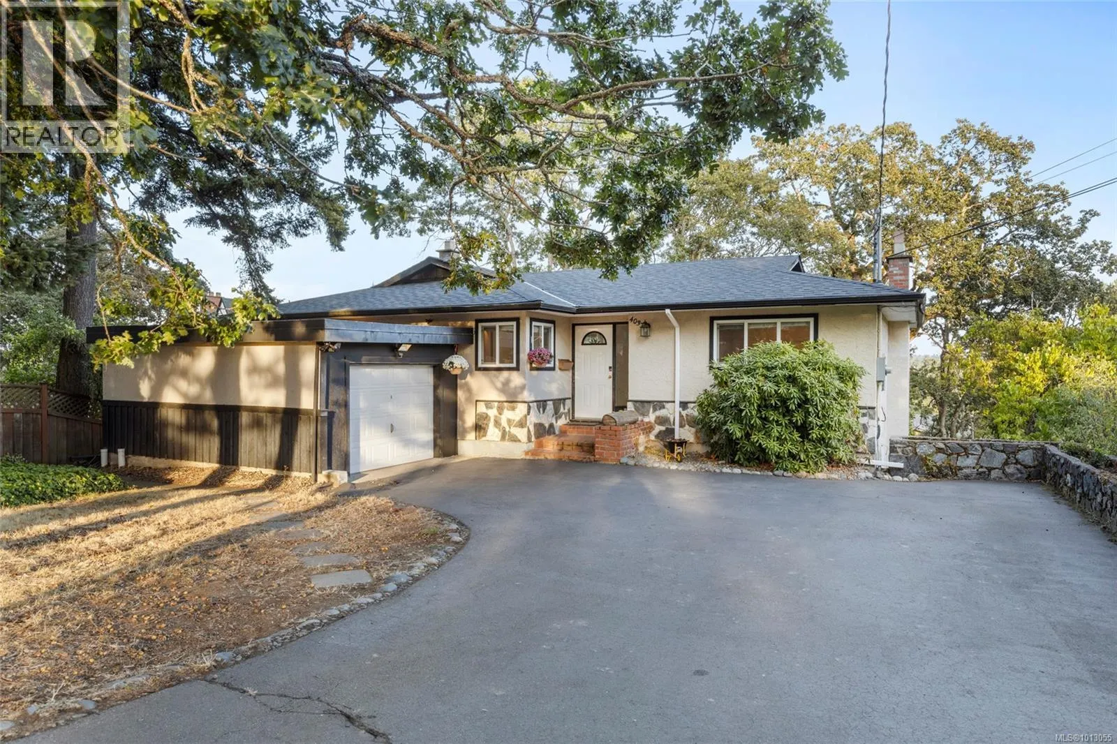 4037 Zinnia Rd