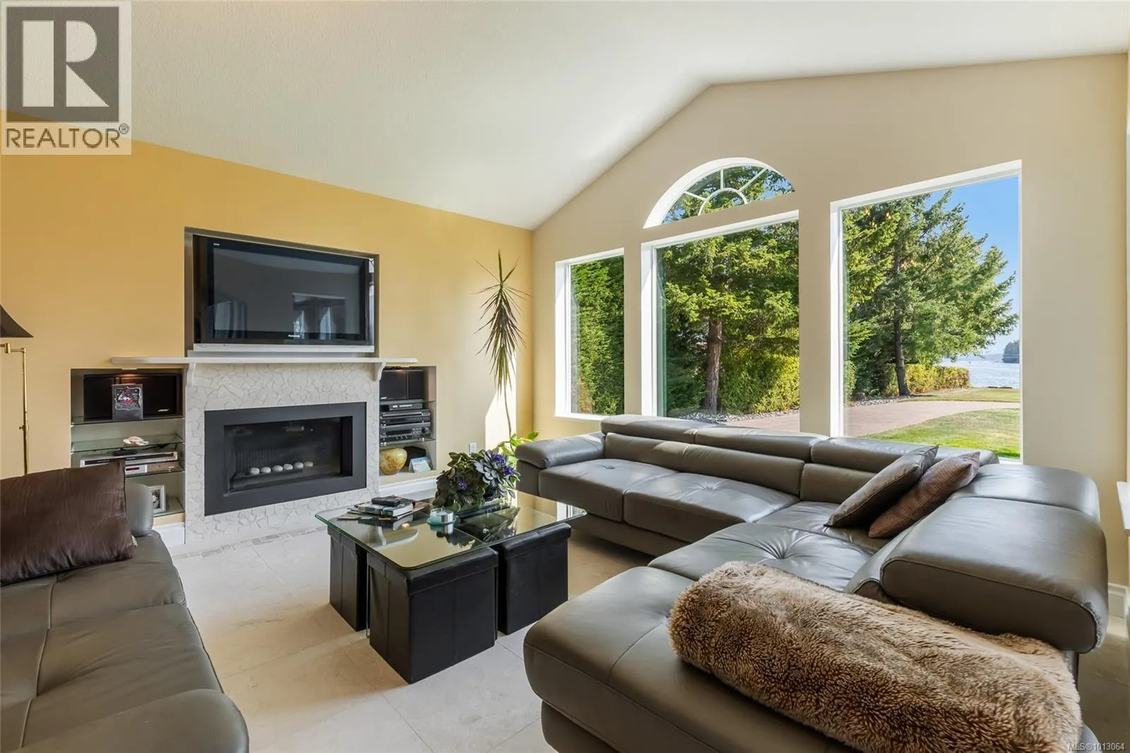 4718/4720 Shell Beach Rd