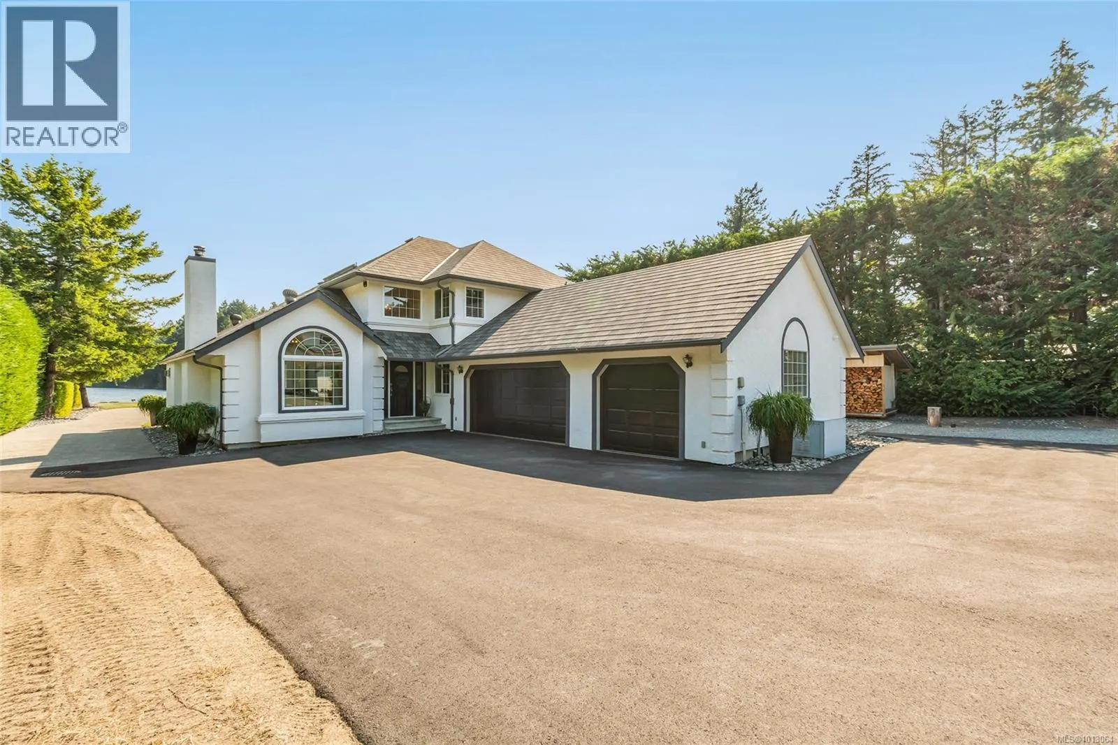 4718/4720 Shell Beach Rd