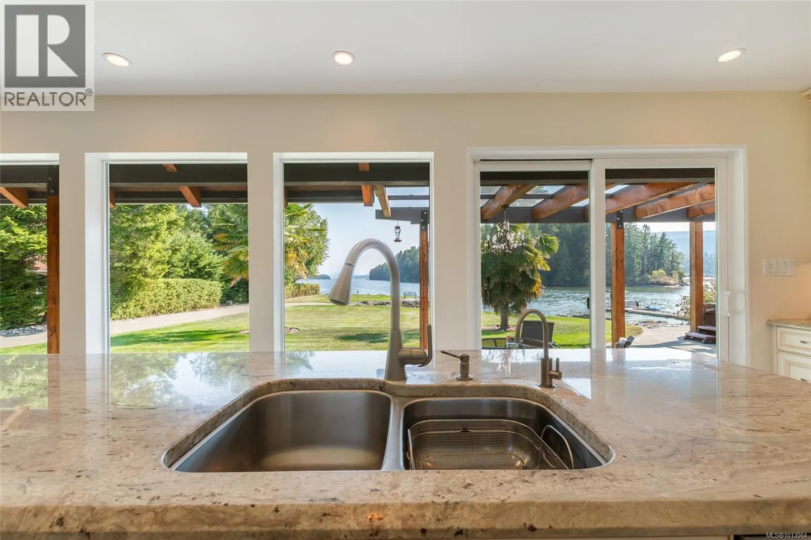 4718/4720 Shell Beach Rd