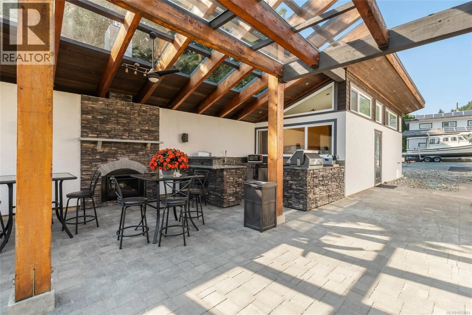 4718/4720 Shell Beach Rd