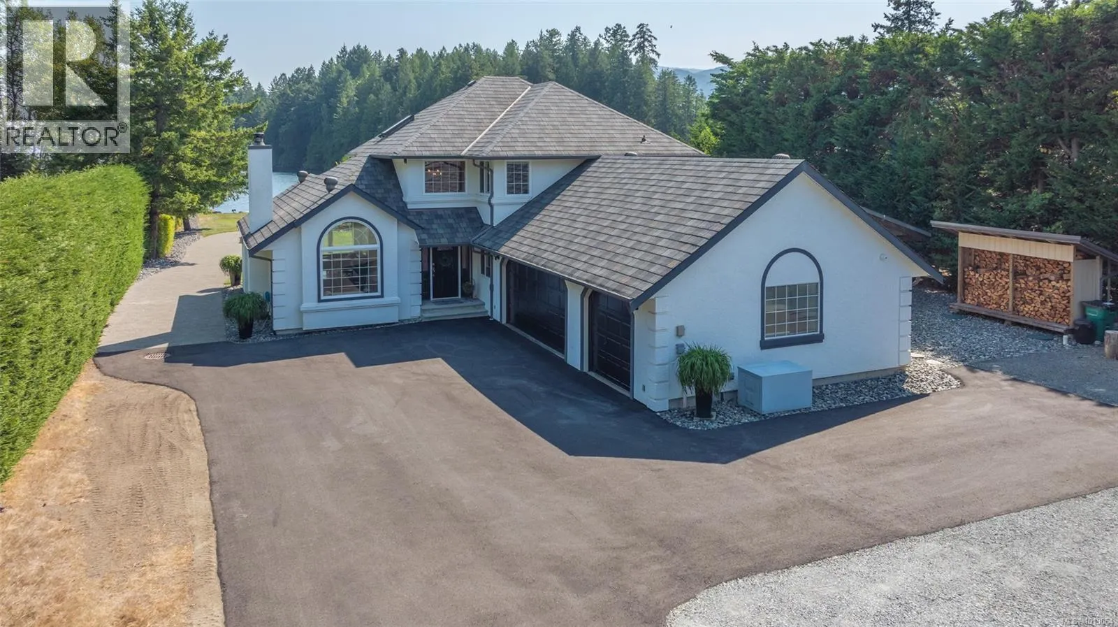 4718/4720 Shell Beach Rd