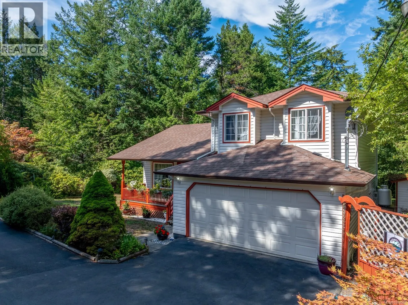 742 Sand Pines Dr