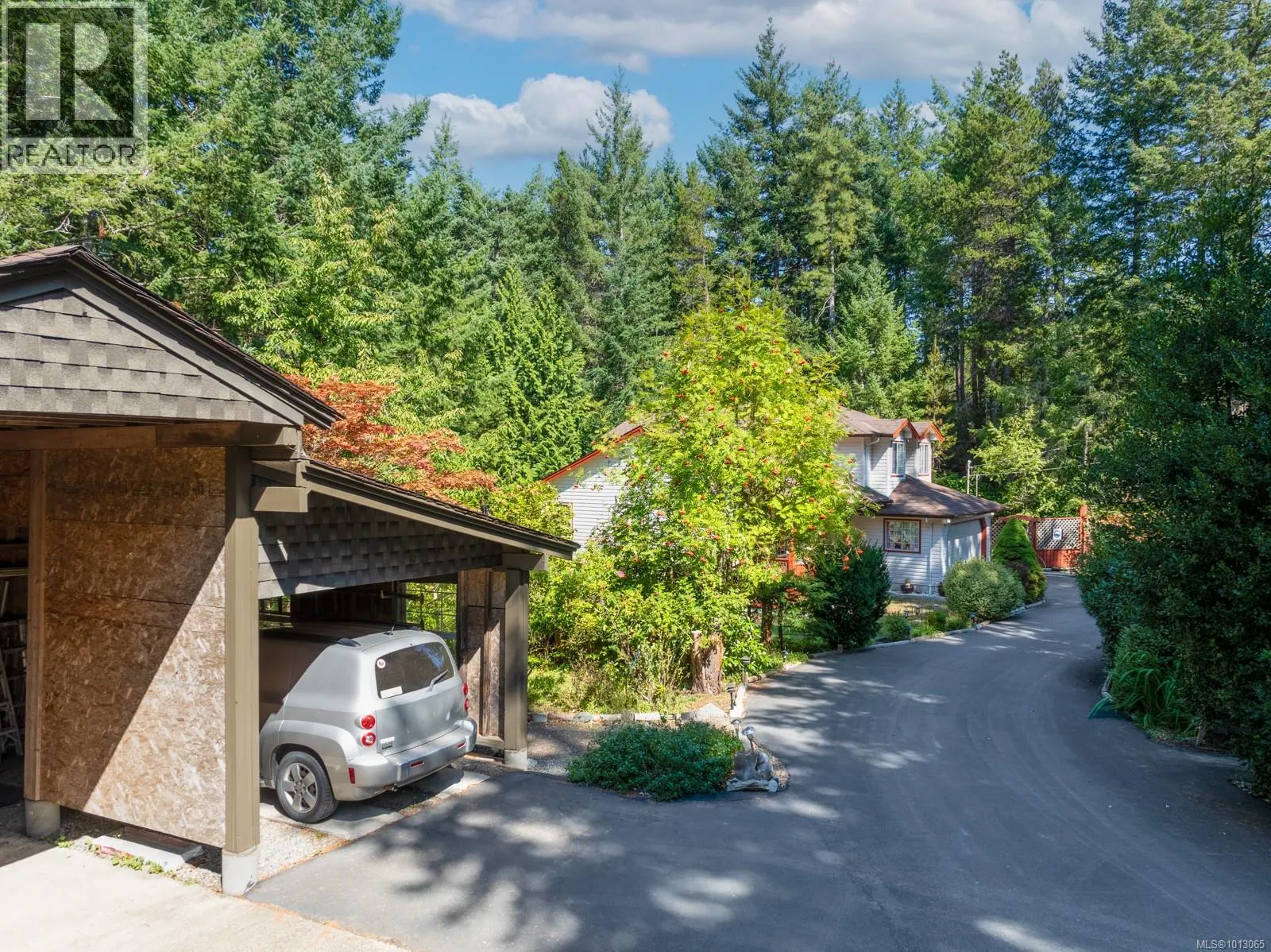 742 Sand Pines Dr