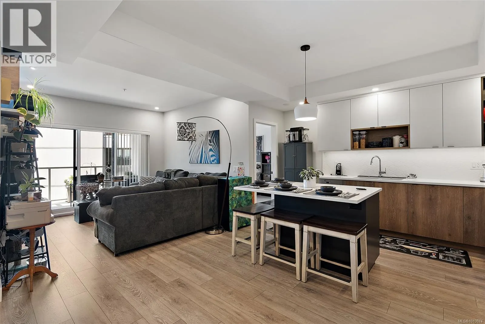 303 950 Whirlaway Cres
