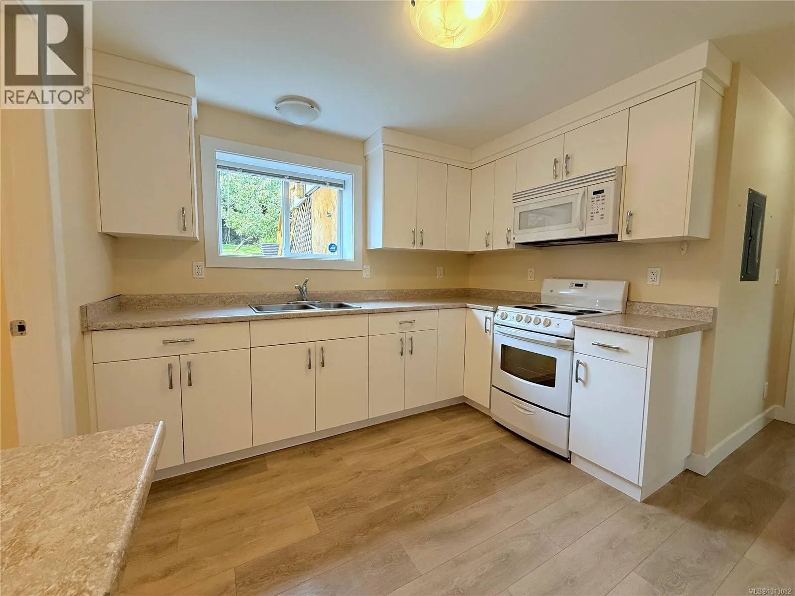 90 Thulin St