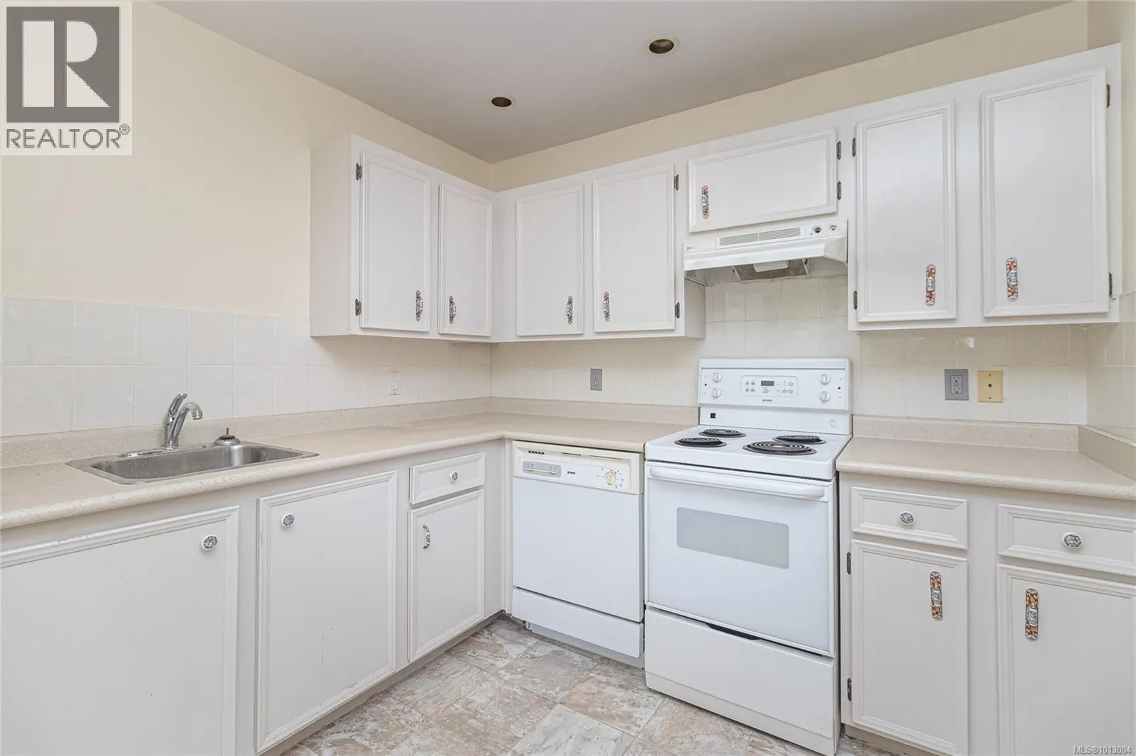 310 3215 Alder St
