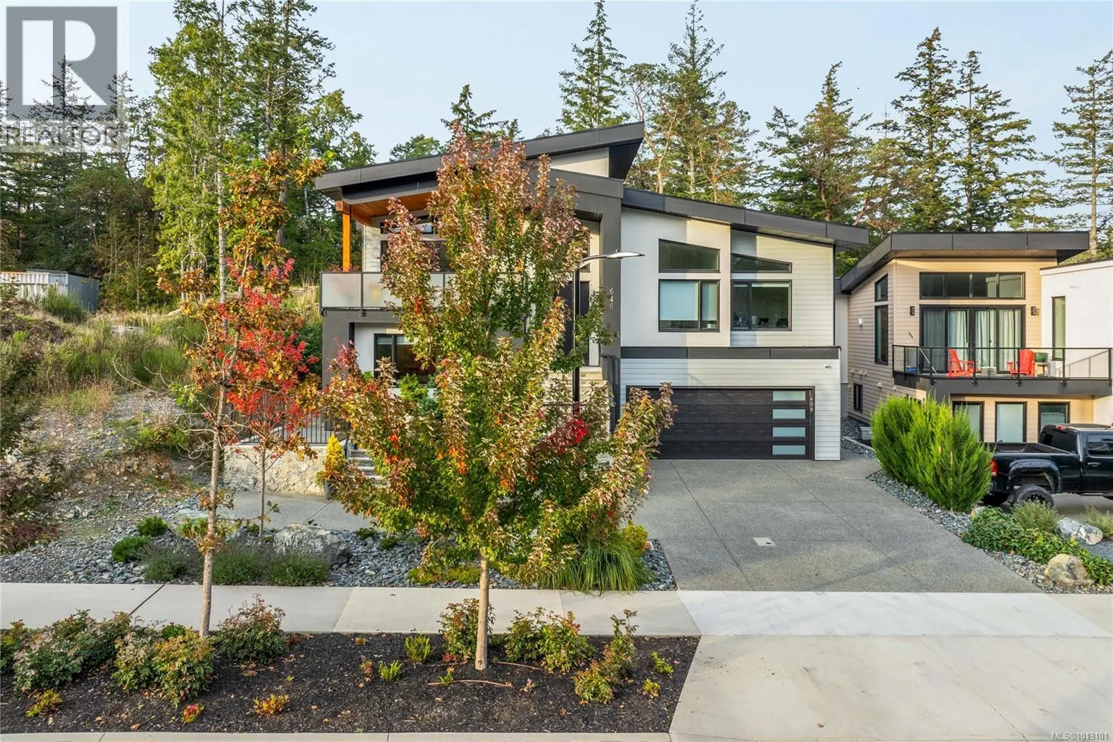640 Medalist Ave