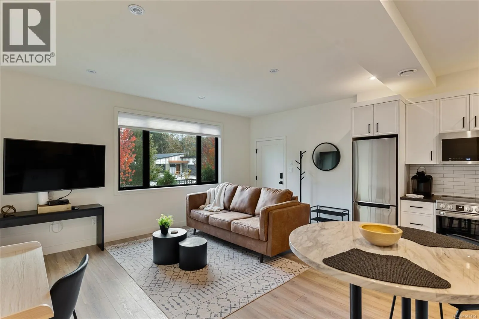 640 Medalist Ave