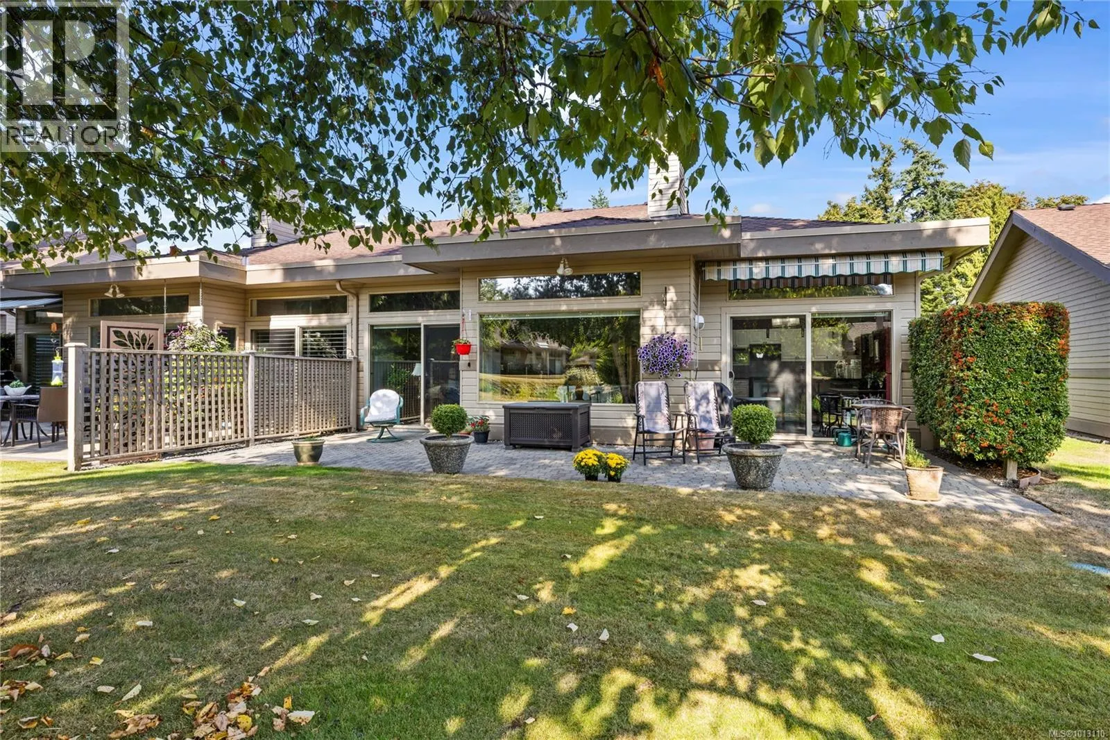 889 Lakes Blvd