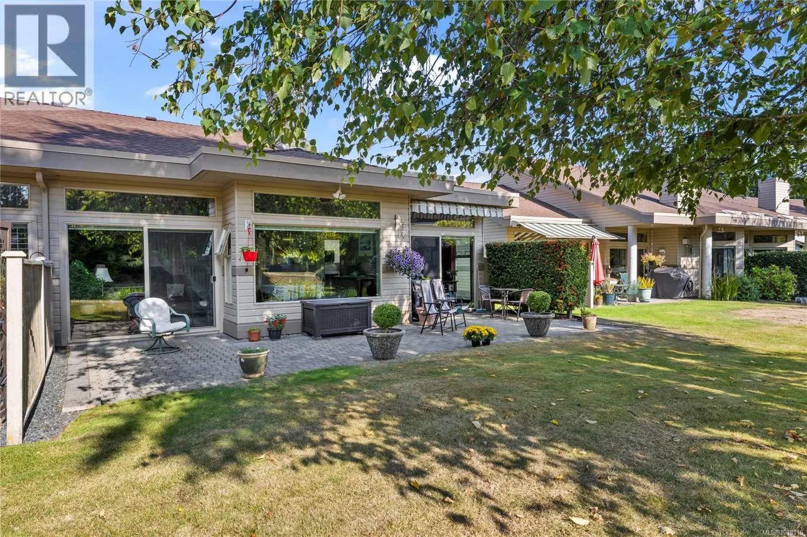 889 Lakes Blvd