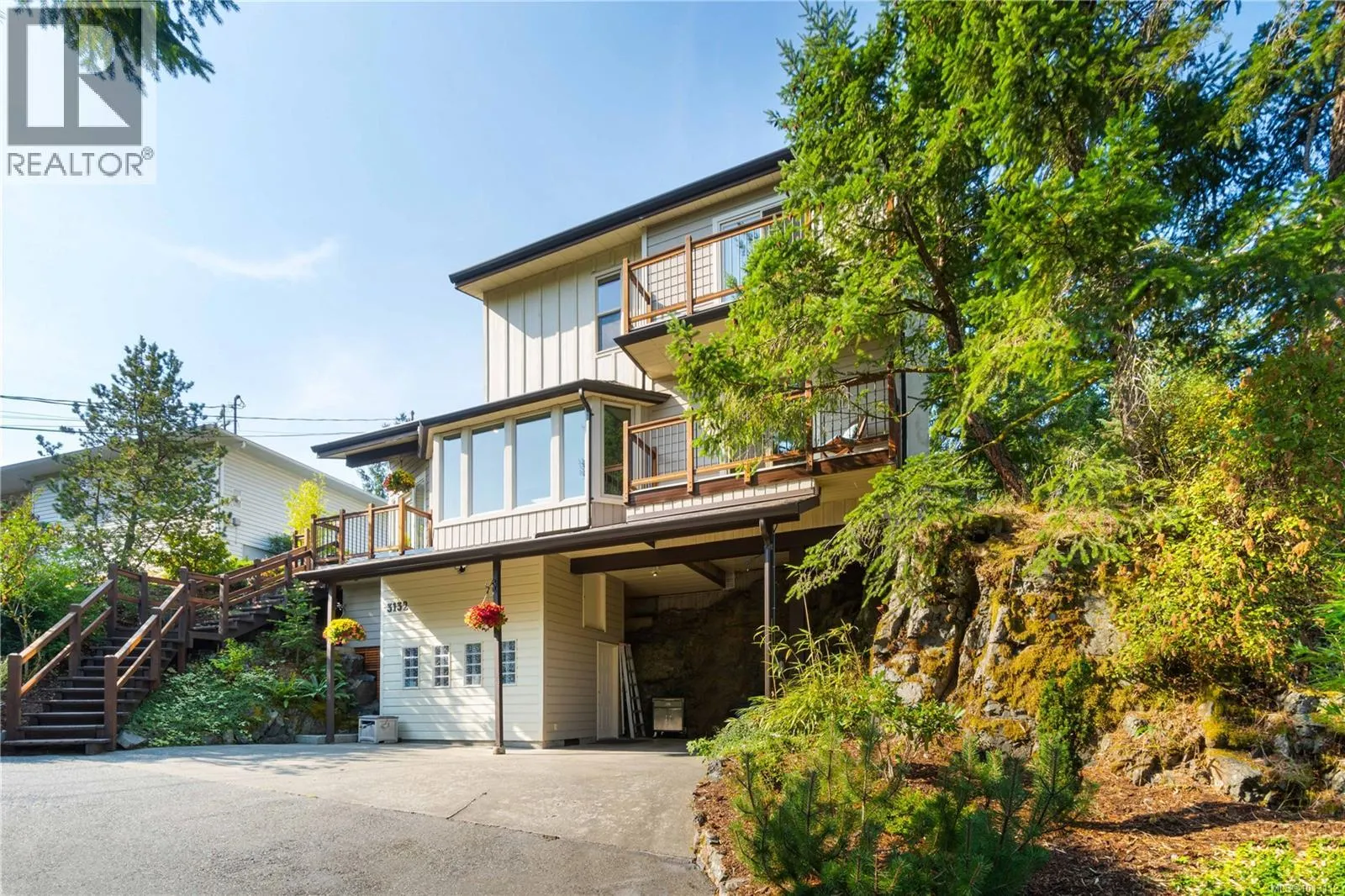 3132 Robin Hood Dr