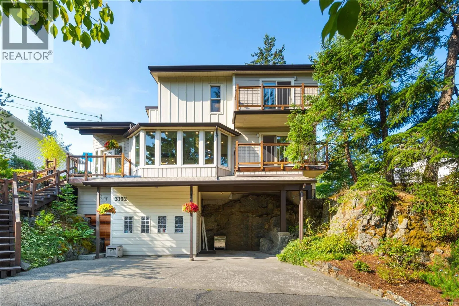 3132 Robin Hood Dr