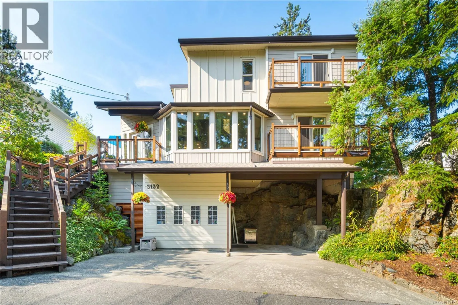 3132 Robin Hood Dr
