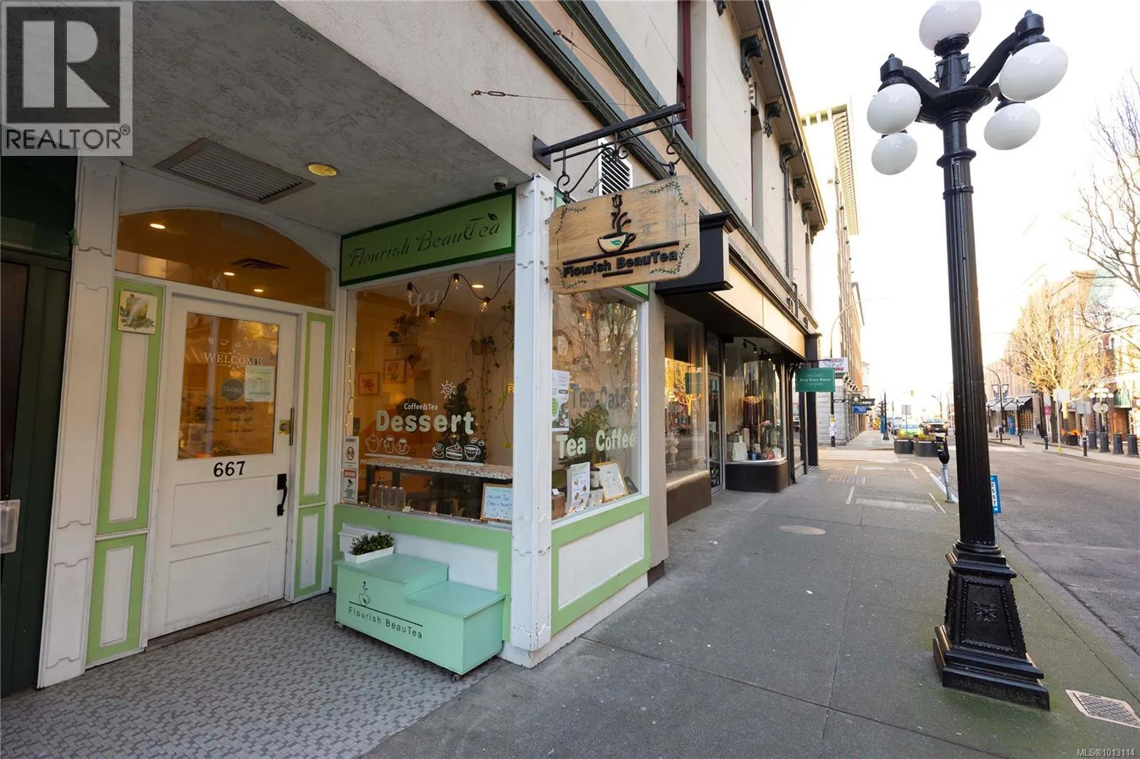 667 Fort St