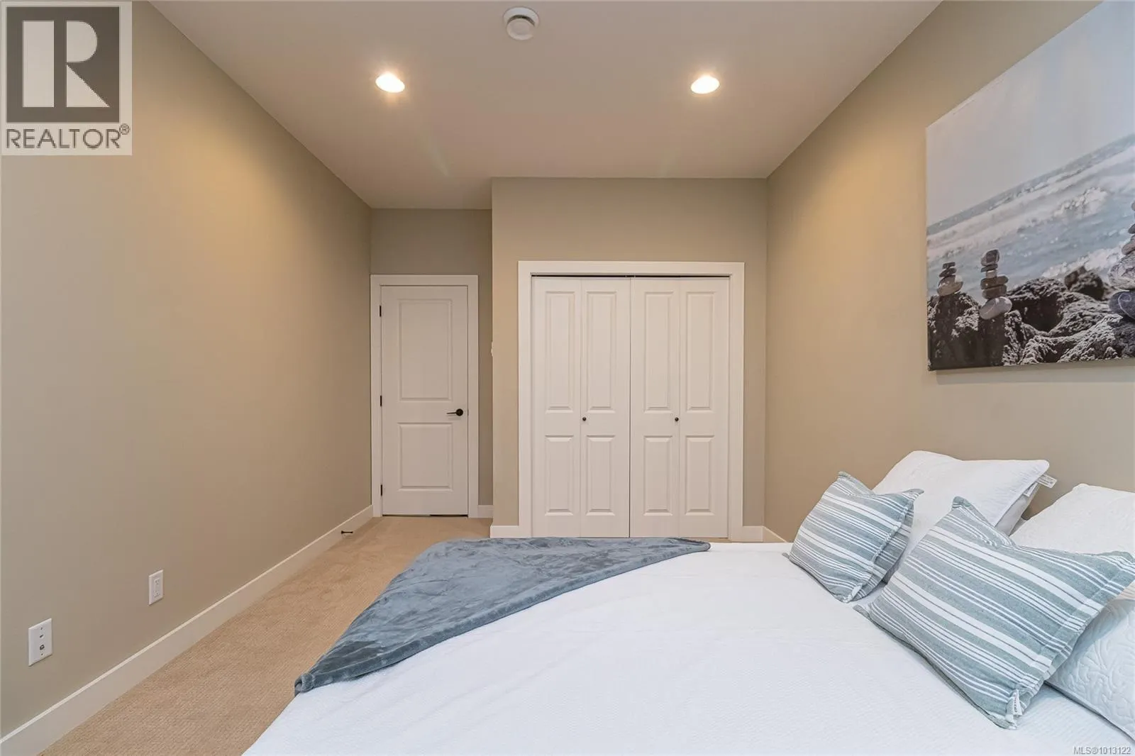 106 3439 Ambrosia Cres