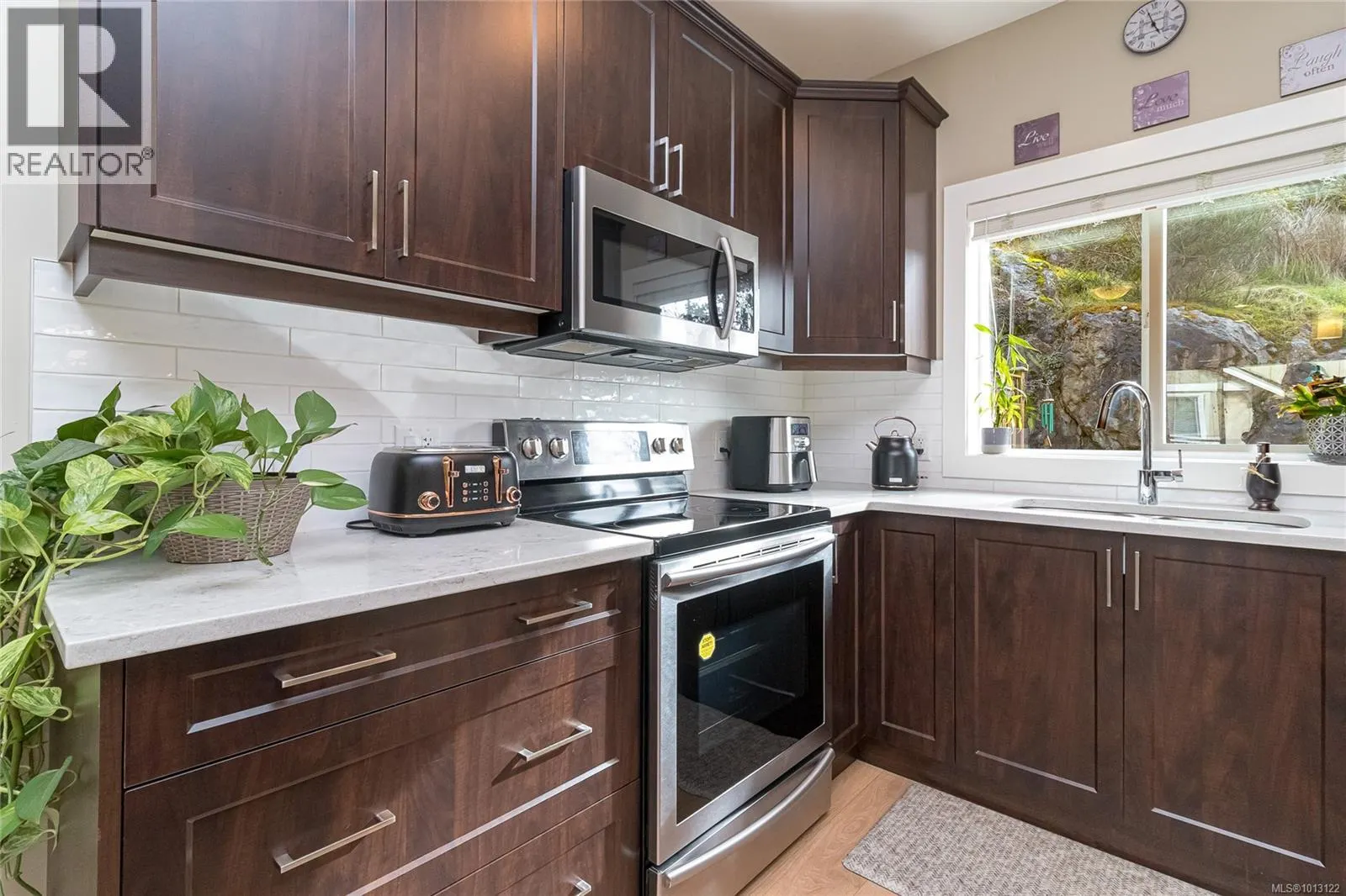 106 3439 Ambrosia Cres
