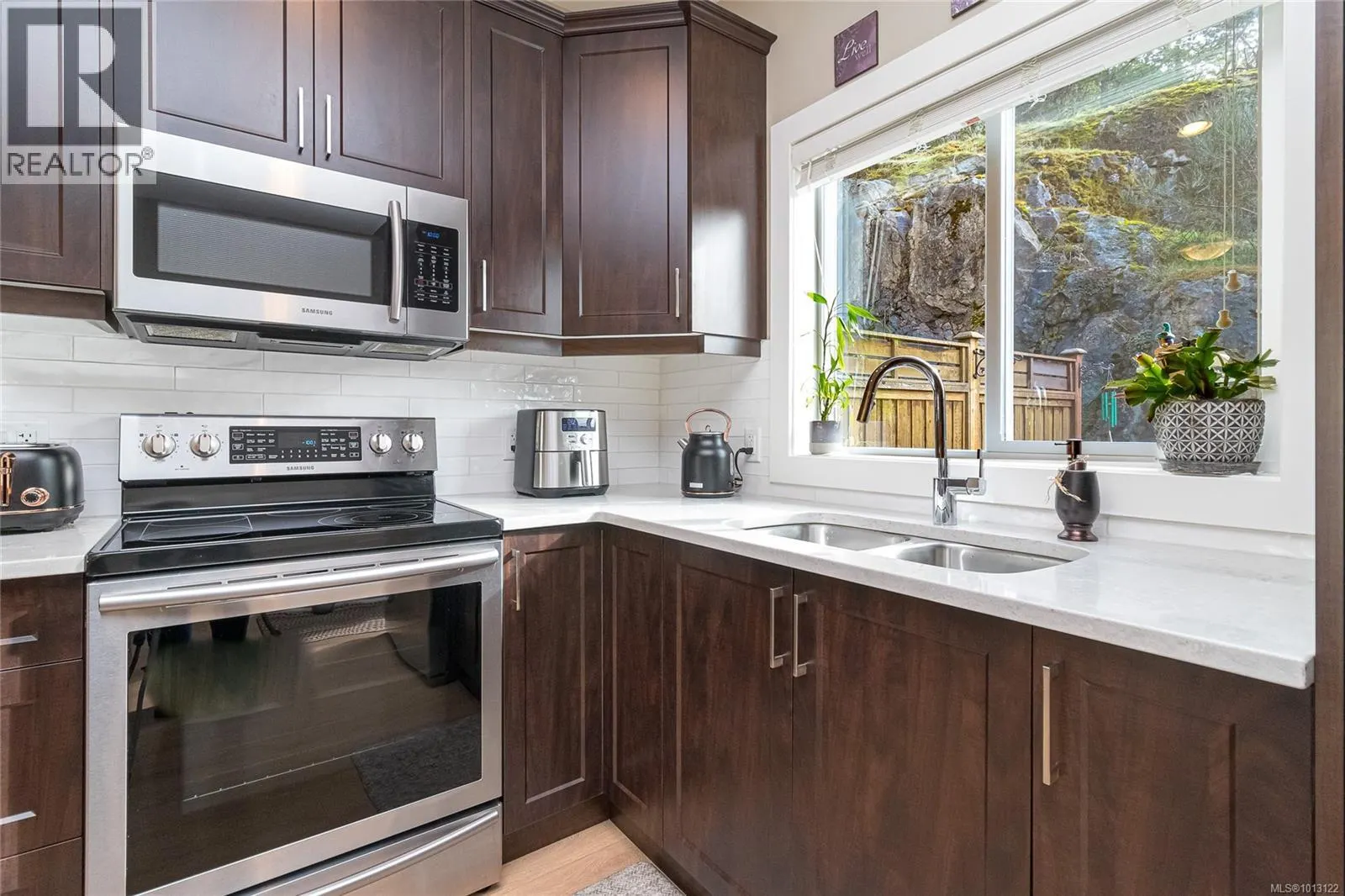 106 3439 Ambrosia Cres