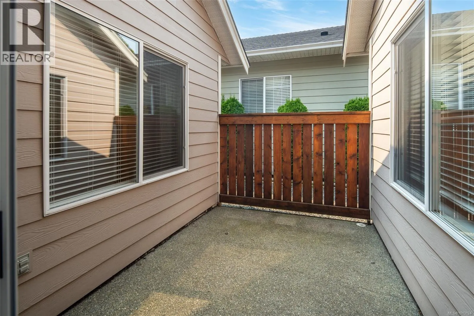 8012 Polo Park Cres
