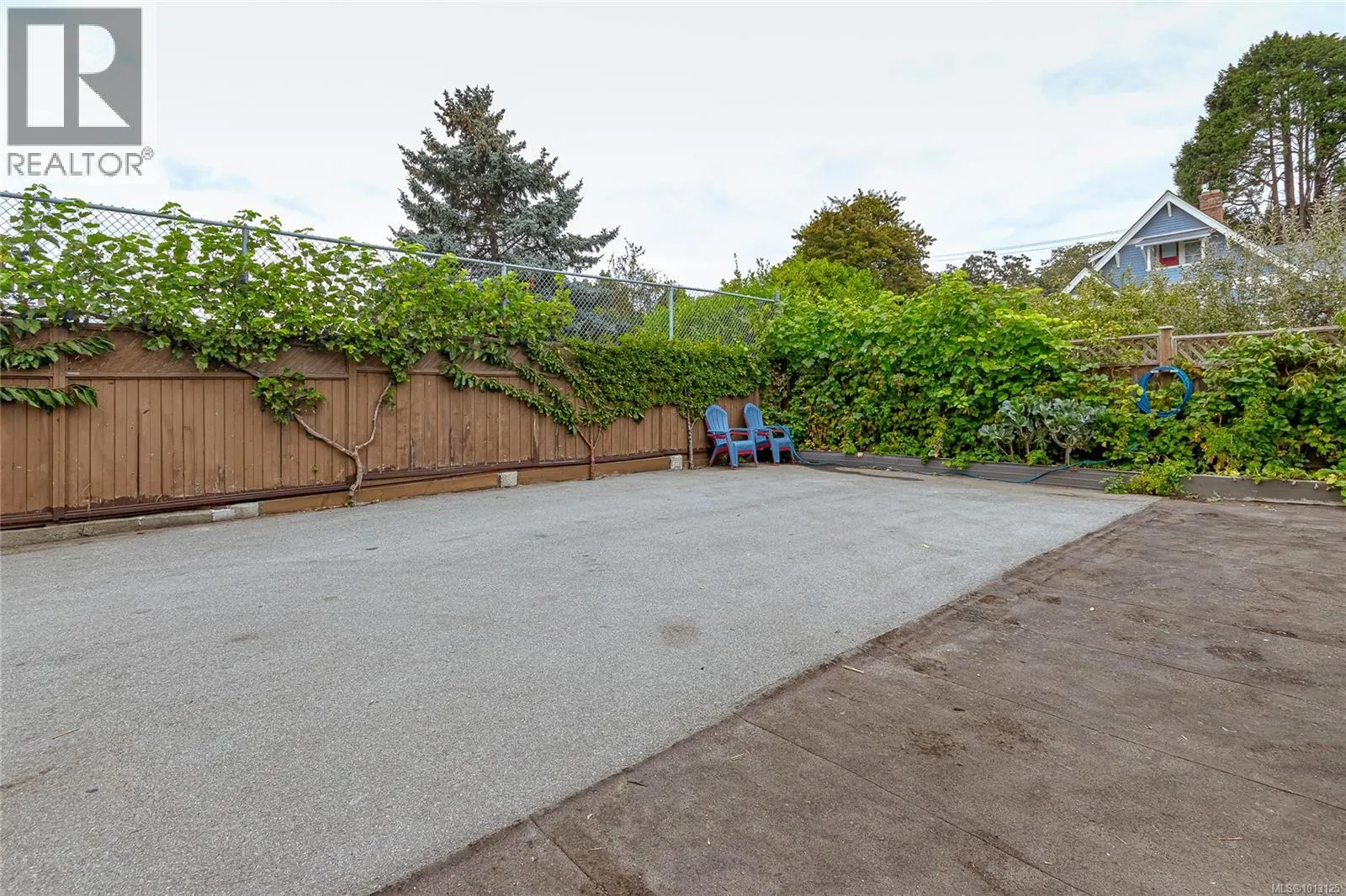 3015 Quadra St