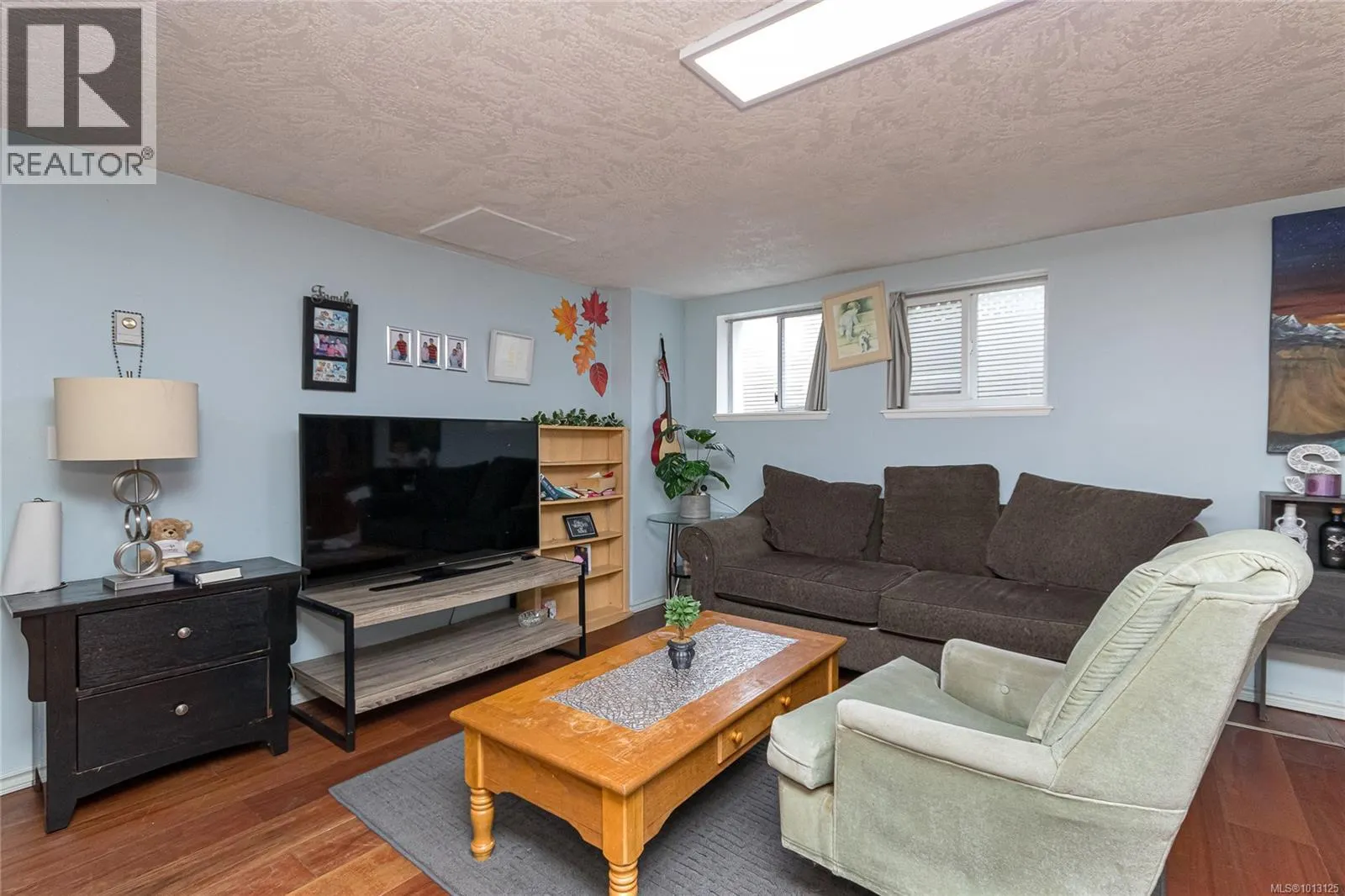 3015 Quadra St