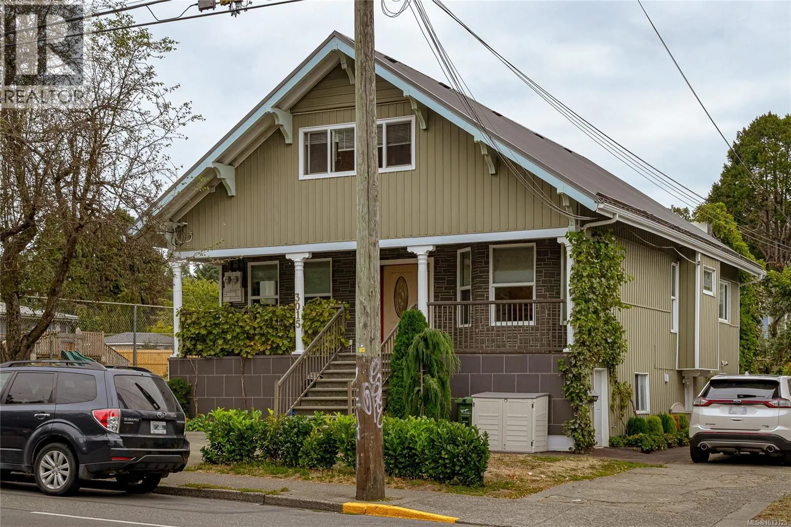 3015 Quadra St