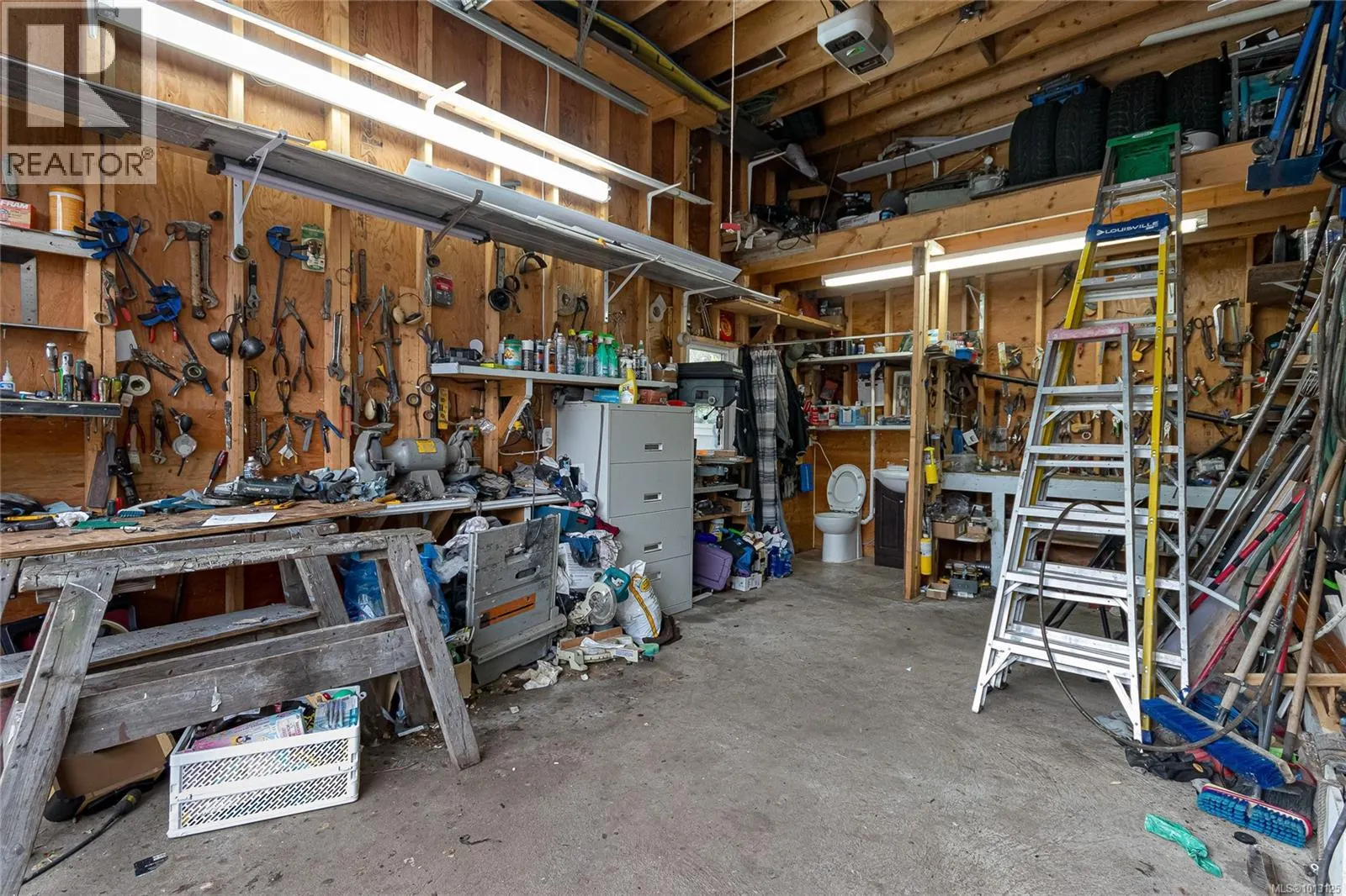 3015 Quadra St